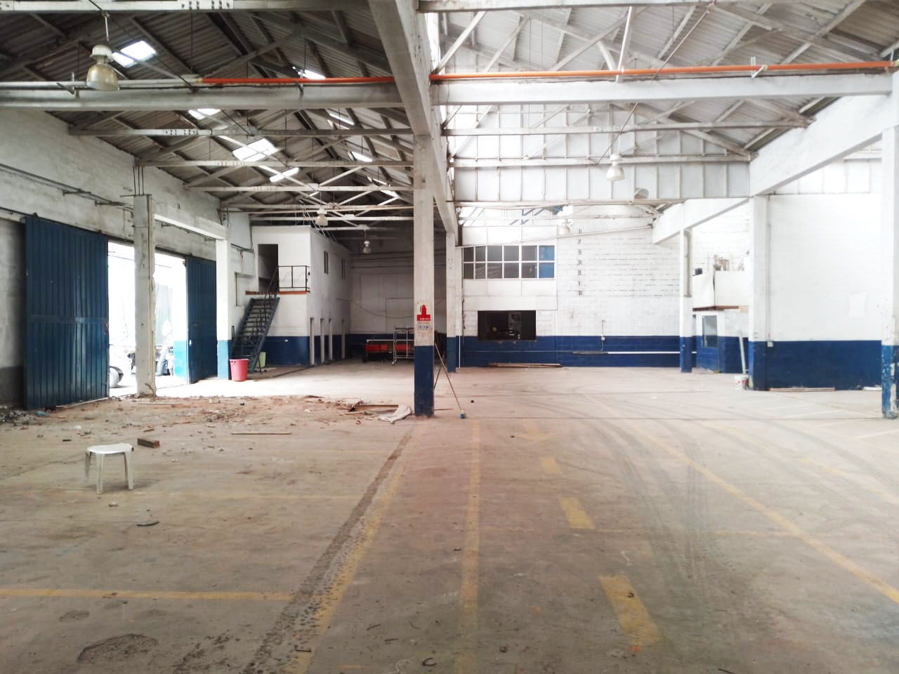 Bodega en arriendo en Perpetuo Socorro, Medellín, 1000 m² · foto 3 de 17