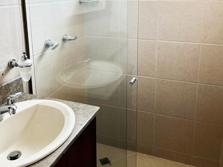 Apartamento de 2 alcobas en arriendo en Loma De Los Bernal, Medellín, 98 m² · foto 17 de 20