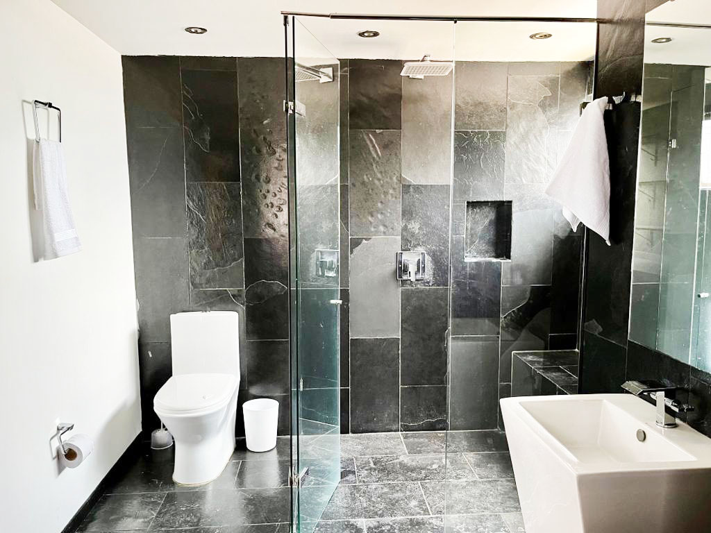 Apartamento de 2 alcobas en arriendo en Loma De Los Bernal, Medellín, 98 m² · foto 18 de 20