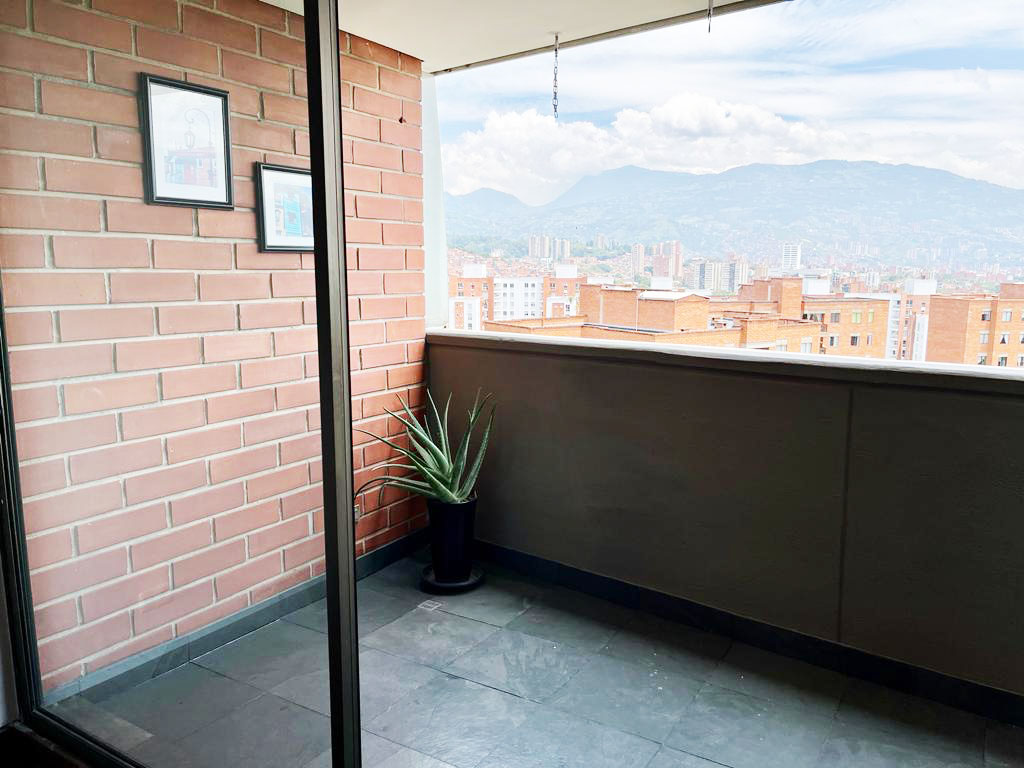 Apartamento de 2 alcobas en arriendo en Loma De Los Bernal, Medellín, 98 m² · foto 19 de 20