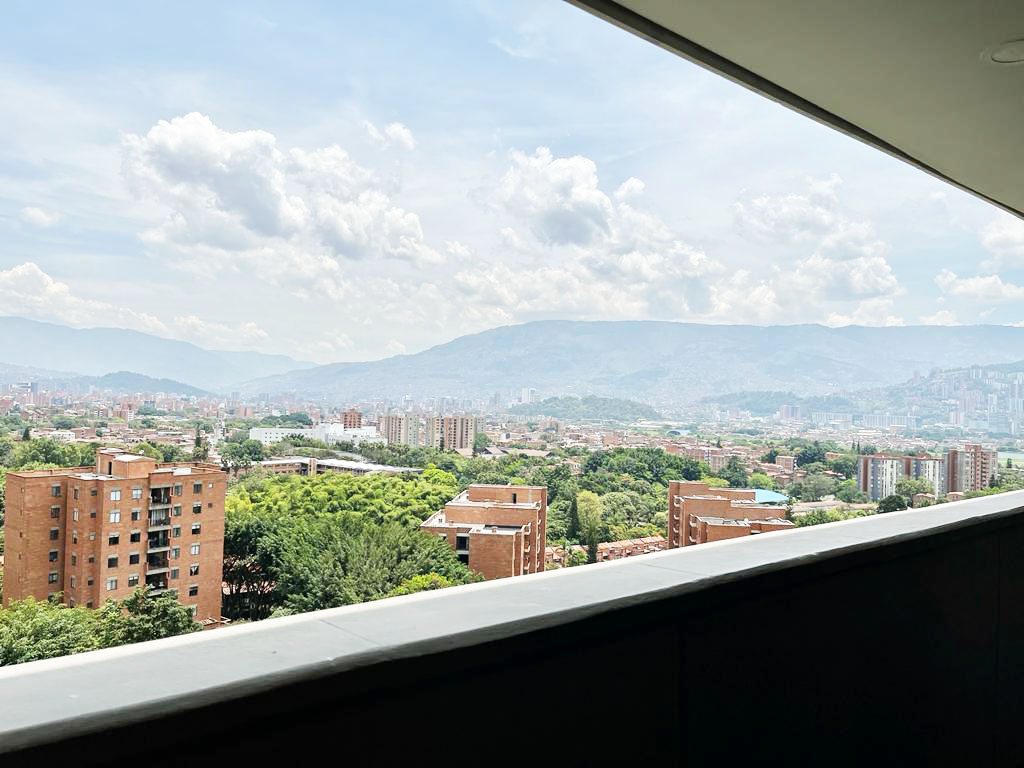 Apartamento de 2 alcobas en arriendo en Loma De Los Bernal, Medellín, 98 m² · foto 20 de 20