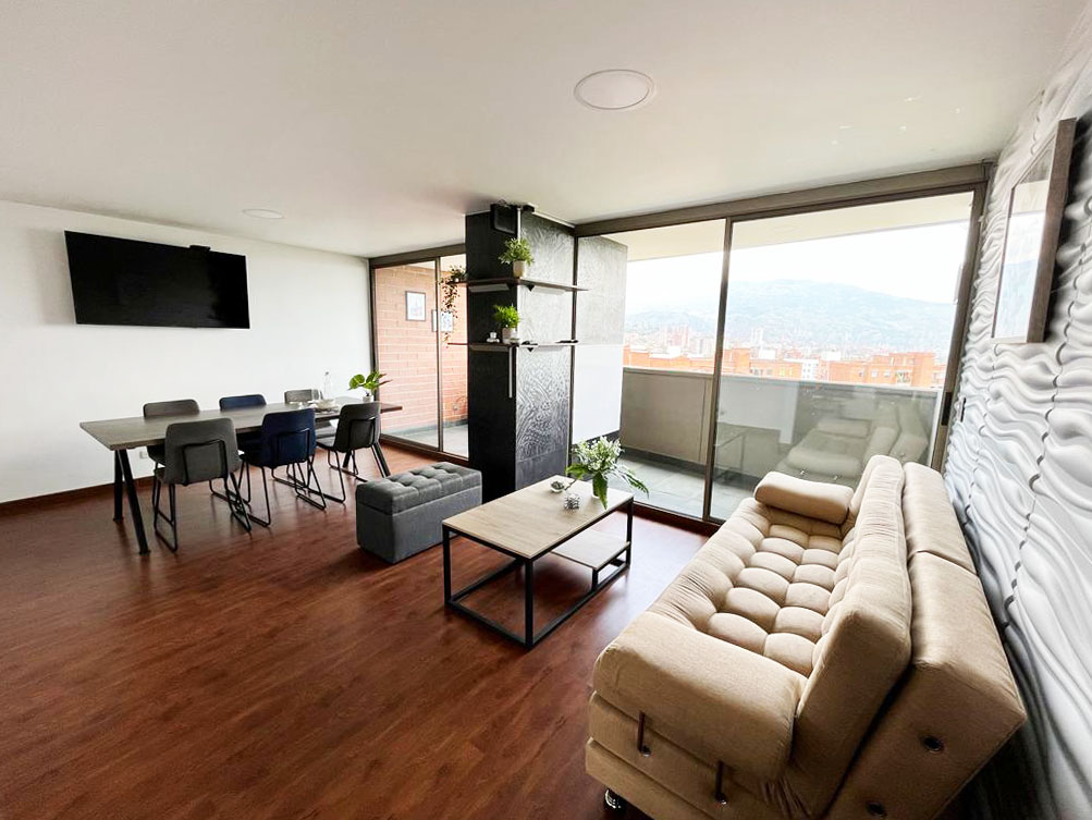 Apartamento de 2 alcobas en arriendo en Loma De Los Bernal, Medellín, 98 m² · foto 2 de 20