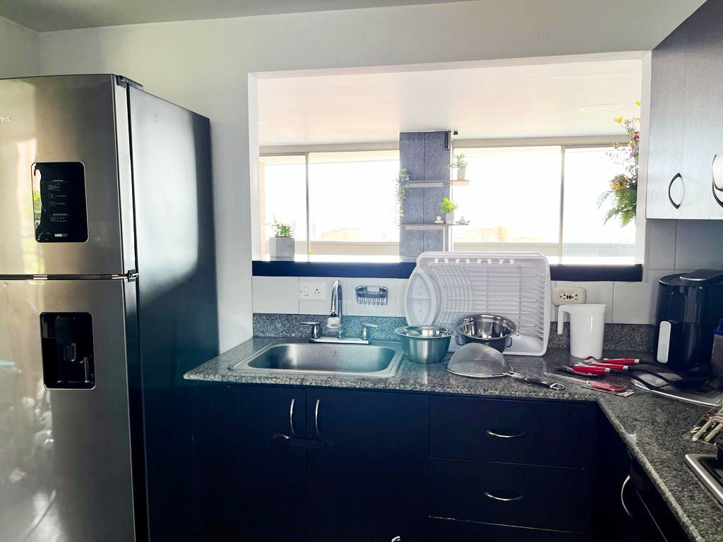 Apartamento de 2 alcobas en arriendo en Loma De Los Bernal, Medellín, 98 m² · foto 6 de 20