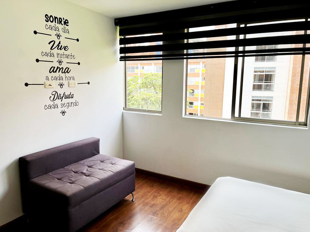 Apartamento de 2 alcobas en arriendo en Loma De Los Bernal, Medellín, 98 m² · foto 8 de 20
