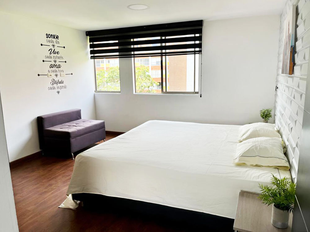 Apartamento de 2 alcobas en arriendo en Loma De Los Bernal, Medellín, 98 m² · foto 9 de 20