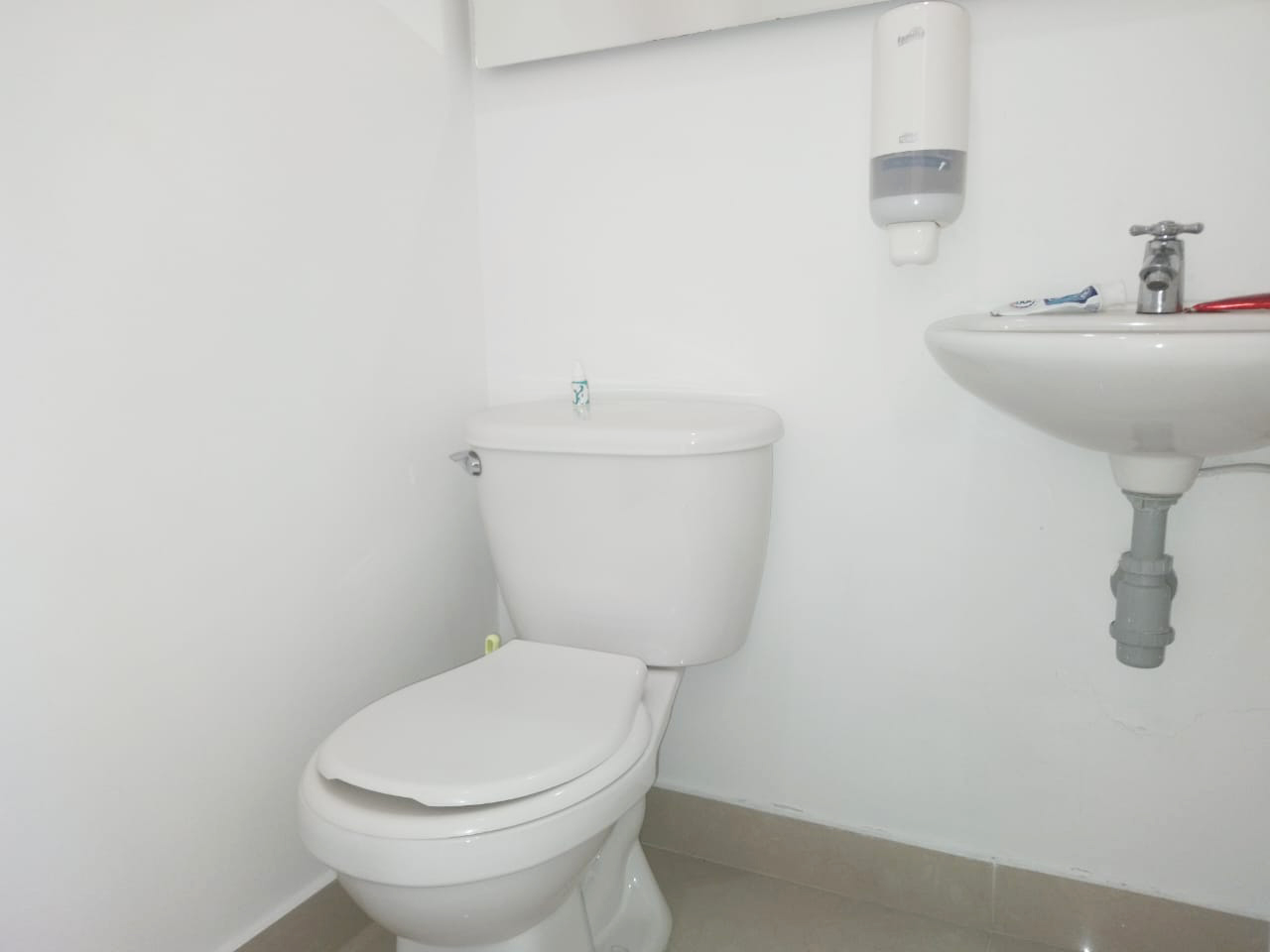 Oficina en arriendo en Patio Bonito, Medellín, 120 m² · foto 13 de 15