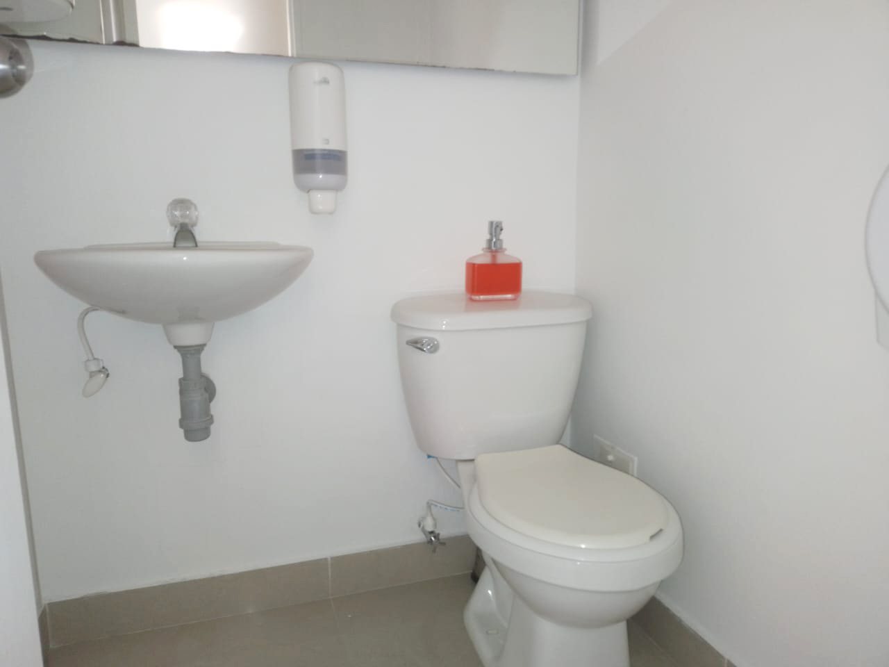 Oficina en arriendo en Patio Bonito, Medellín, 120 m² · foto 15 de 15