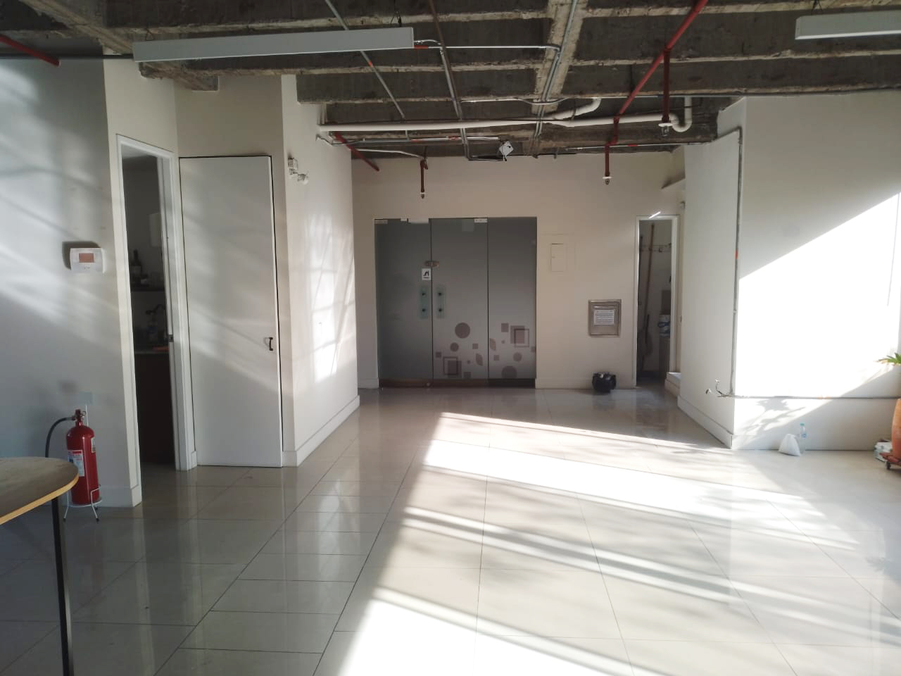 Oficina en arriendo en Patio Bonito, Medellín, 120 m² · foto 8 de 15