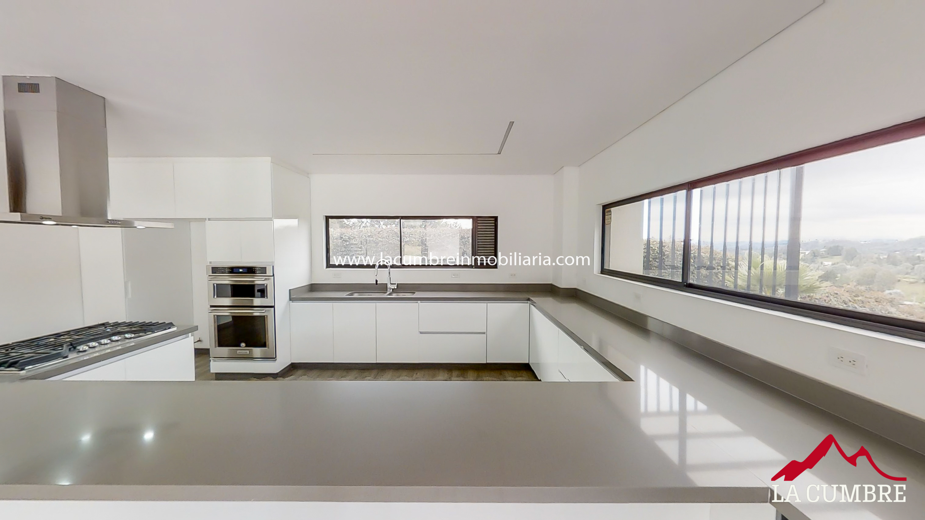 3BR House in Vía Las Palmas (360 m²) - 3