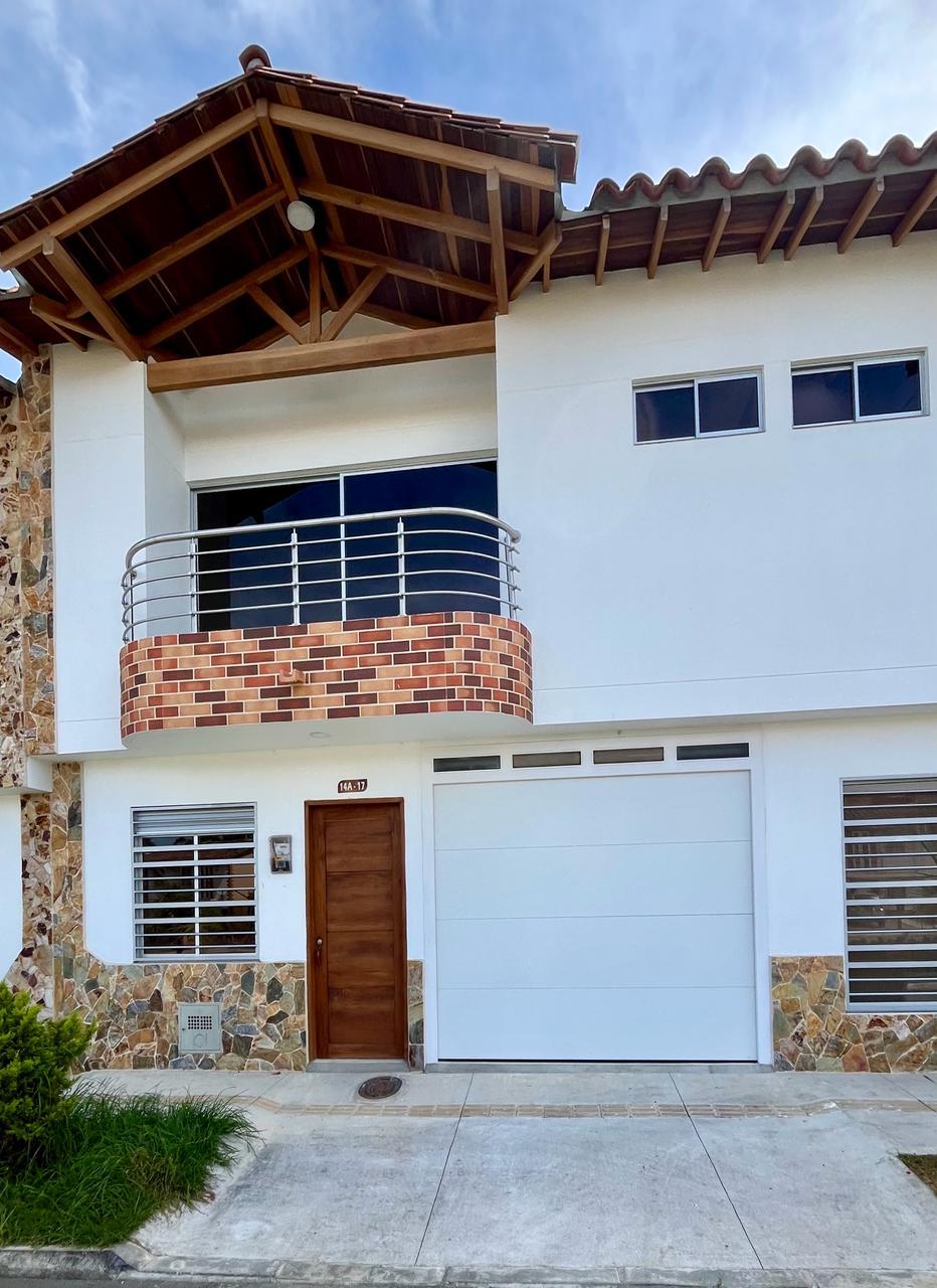 Casa de 3 alcobas en venta en La Ceja, 125 m² · foto 2 de 21