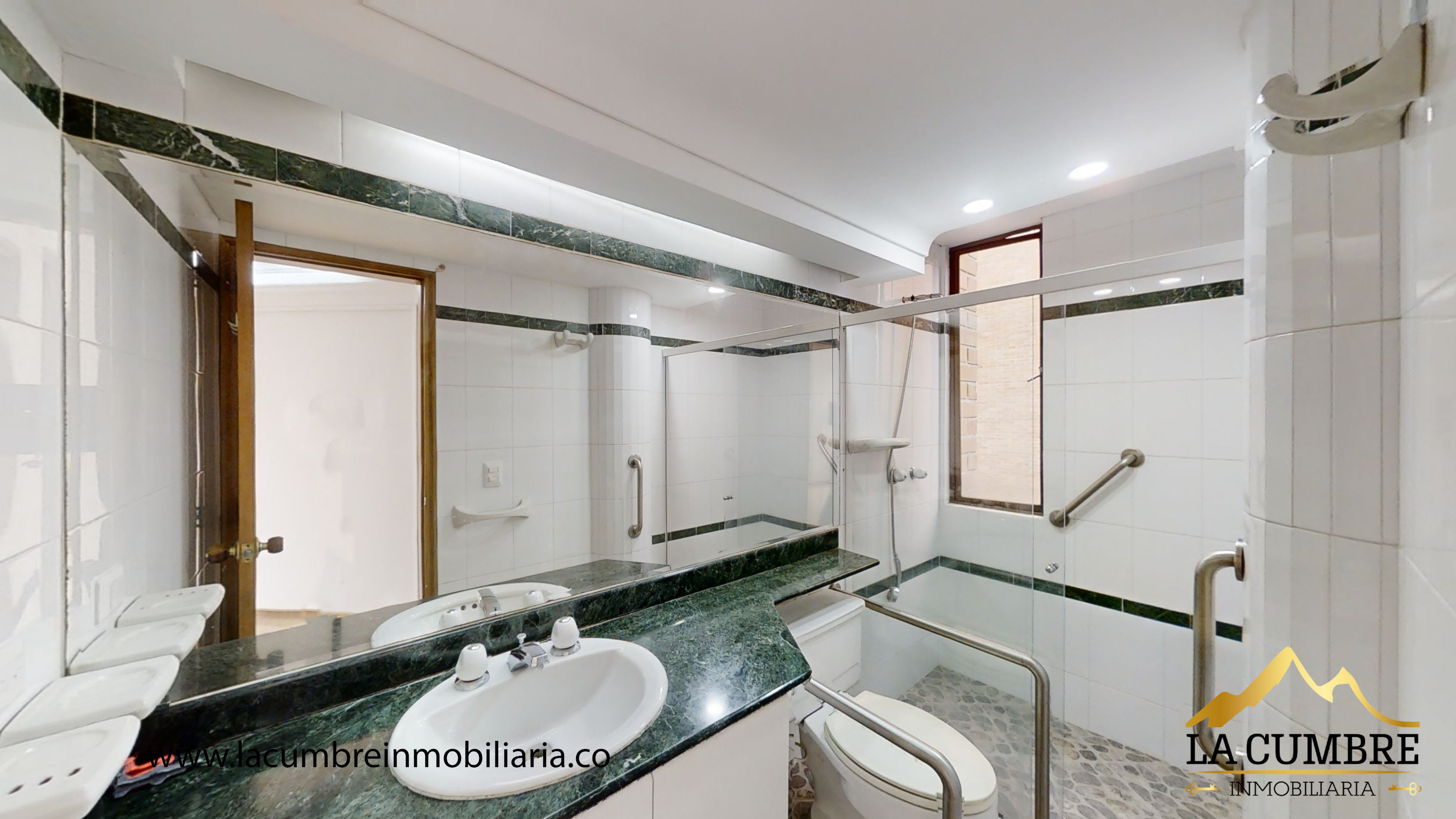 Apartamento de 3 alcobas en arriendo en Santa María De Los Ángeles, Medellín, 178 m² · foto 15 de 16