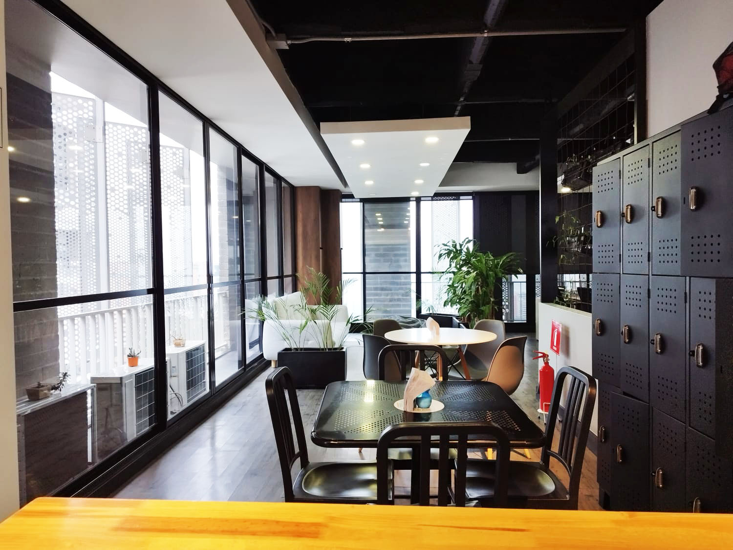 Oficina en arriendo en Las Lomas No.1, Medellín, 250 m² · foto 18 de 20