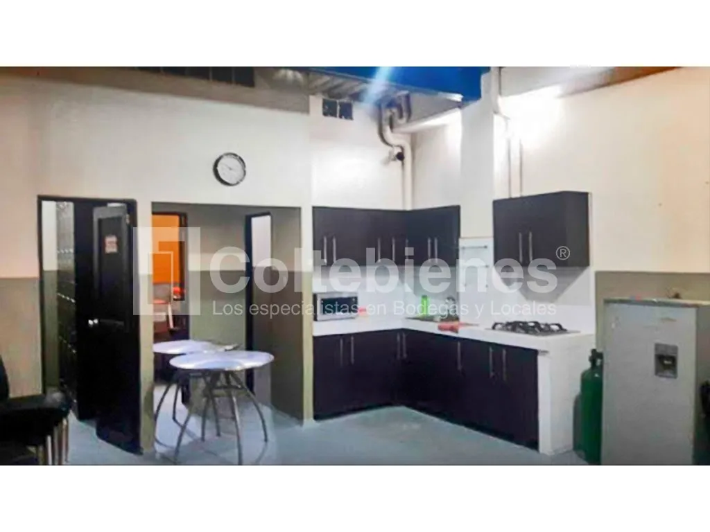 Bodega en venta en Trinidad, Medellín, 720 m² · foto 8 de 14