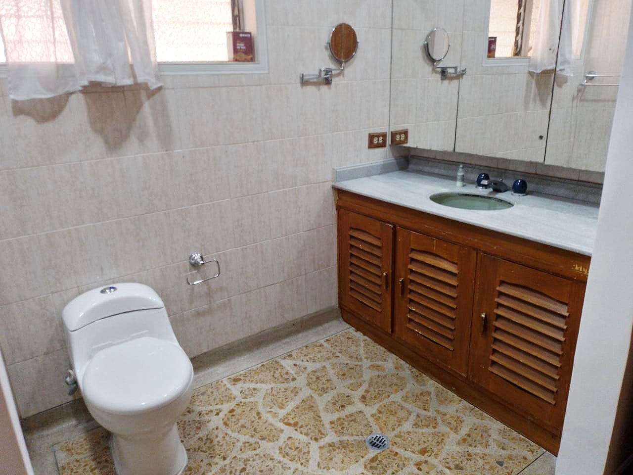 Apartamento de 4 alcobas en arriendo en Conquistadores, Medellín, 300 m² · foto 16 de 20