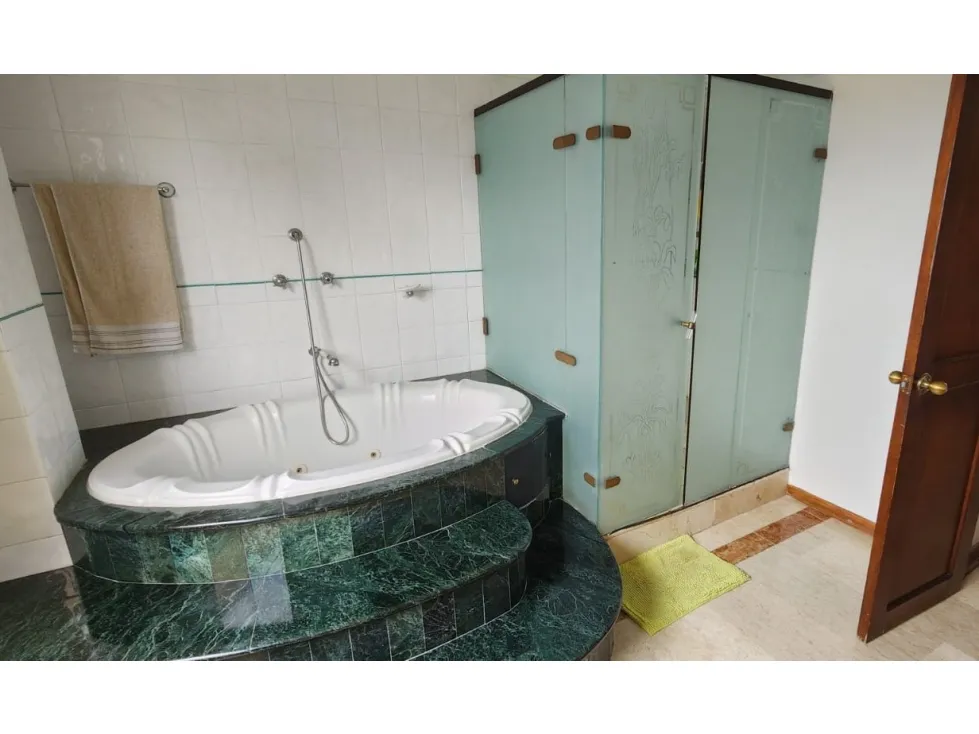 Apartamento de 5 alcobas en venta en Los Balsos No.2, Medellín, 239 m² · foto 17 de 24