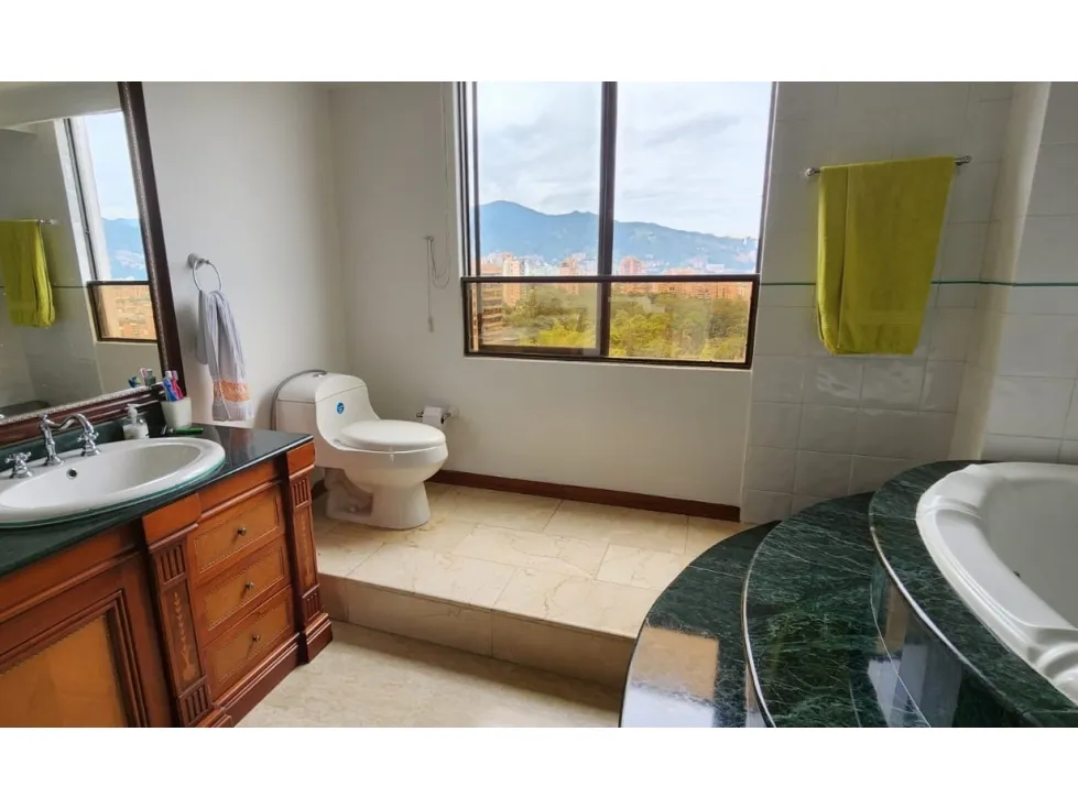 Apartamento de 5 alcobas en venta en Los Balsos No.2, Medellín, 239 m² · foto 18 de 24