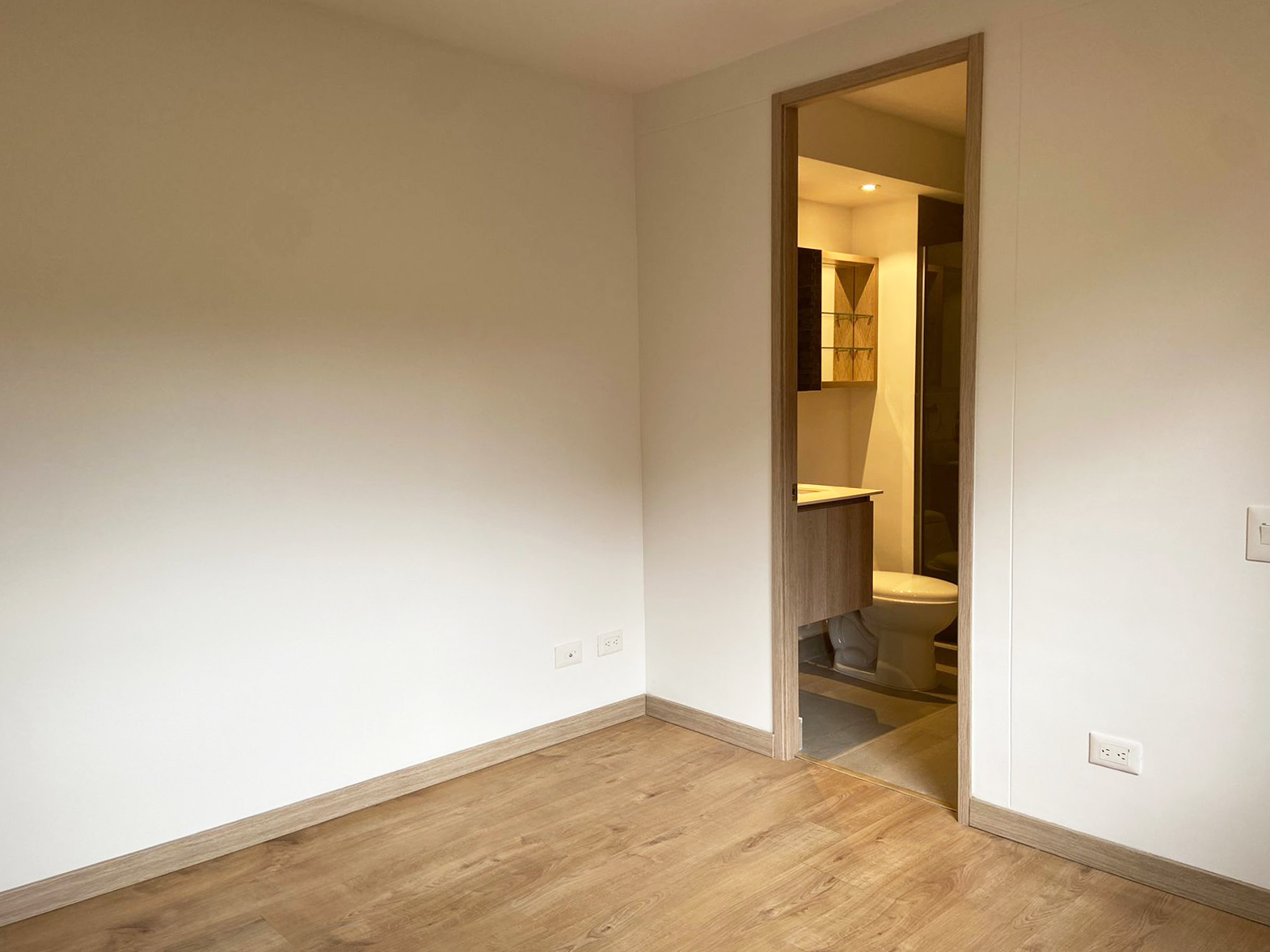 Apartamento de 2 alcobas en venta en San Jose, Sabaneta, 70 m² · foto 12 de 19