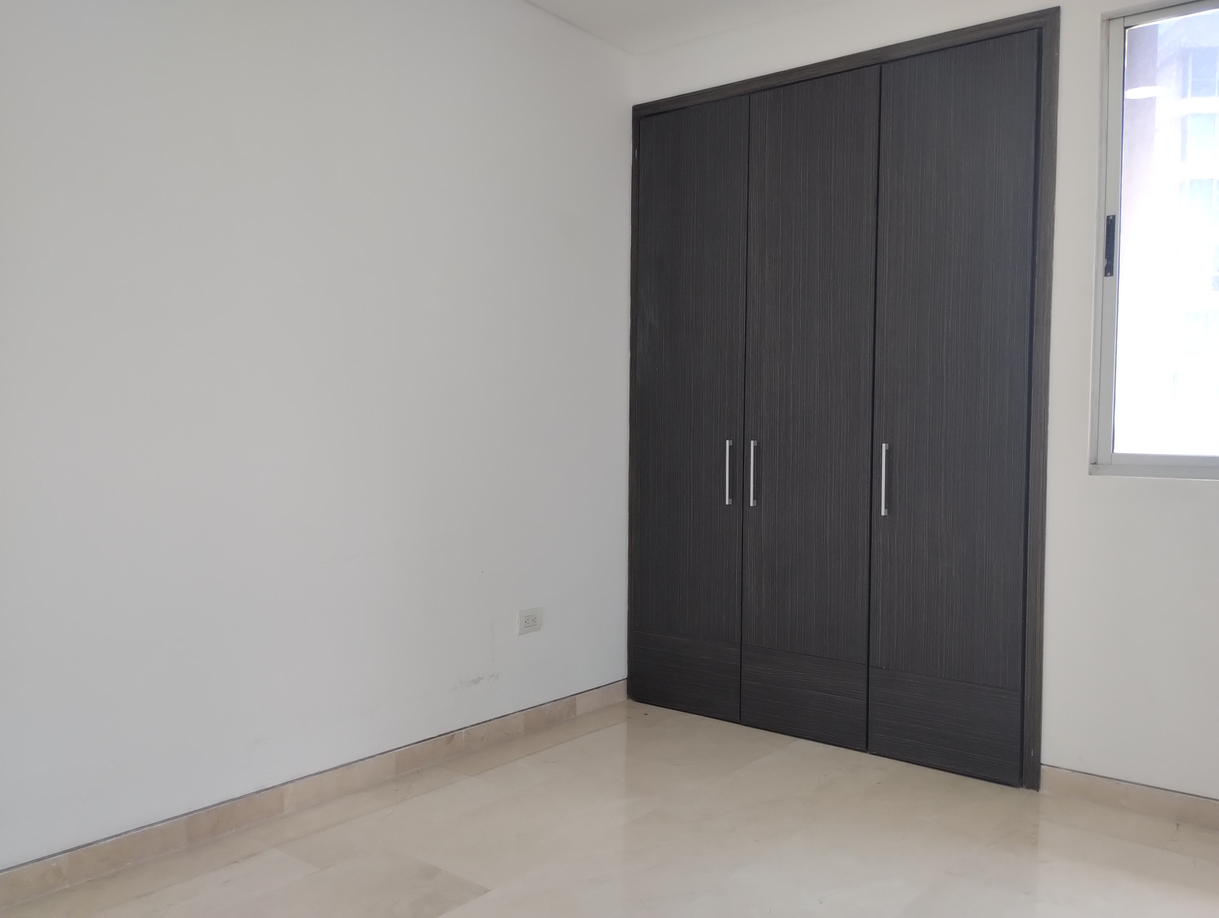 Apartamento de 3 alcobas en arriendo en Conjunto Residencial Florida Village, Barranquilla, 163 m² · foto 3 de 8
