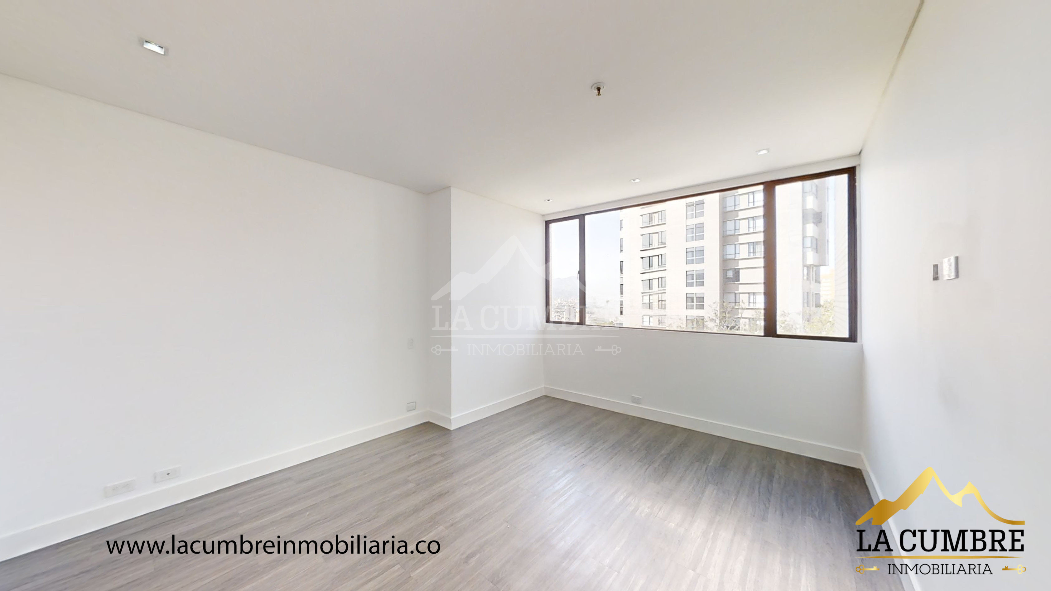 Apartamento de 3 alcobas en arriendo en El Castillo, Medellín, 220 m² · foto 13 de 16