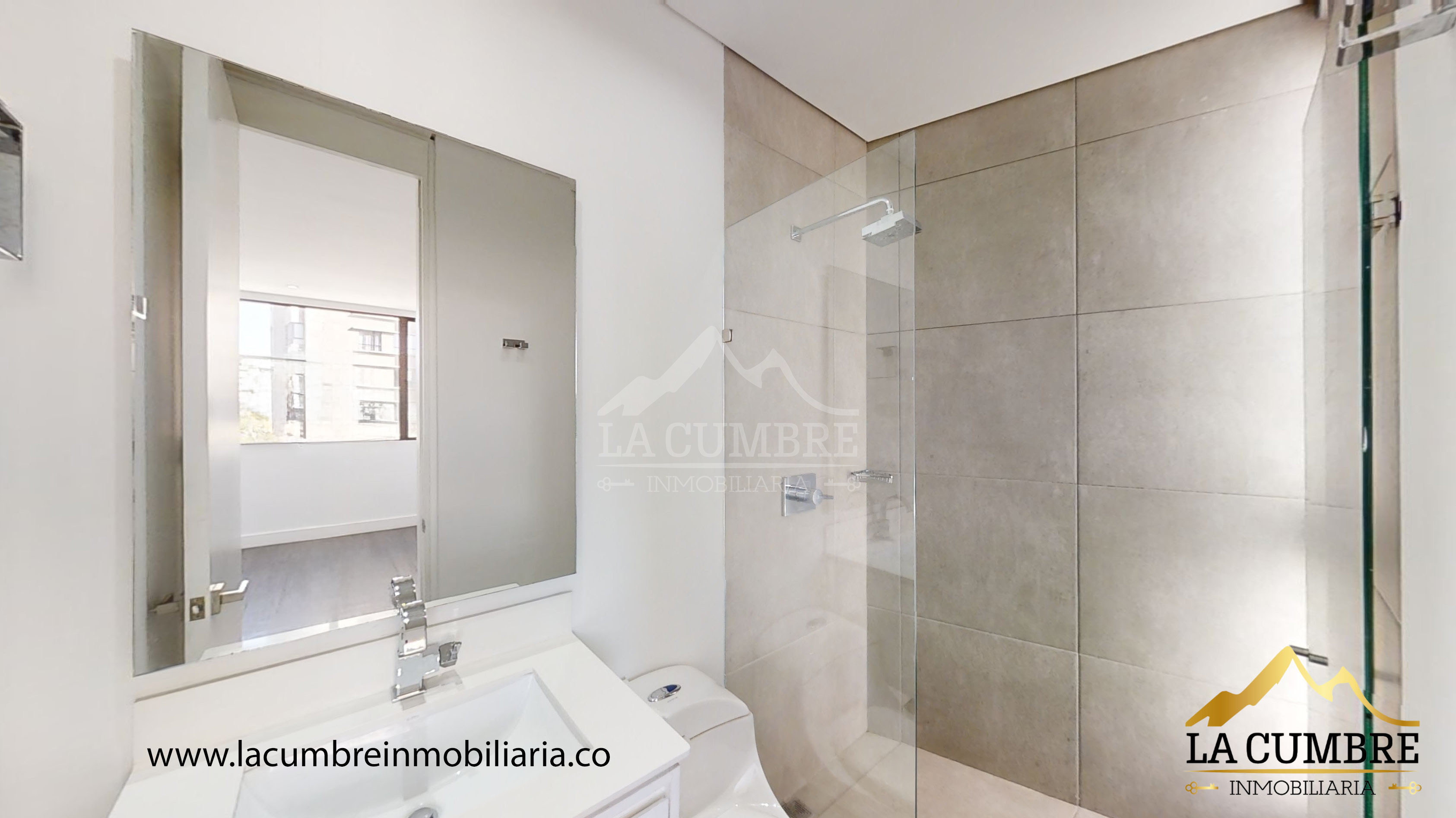 Apartamento de 3 alcobas en arriendo en El Castillo, Medellín, 220 m² · foto 14 de 16