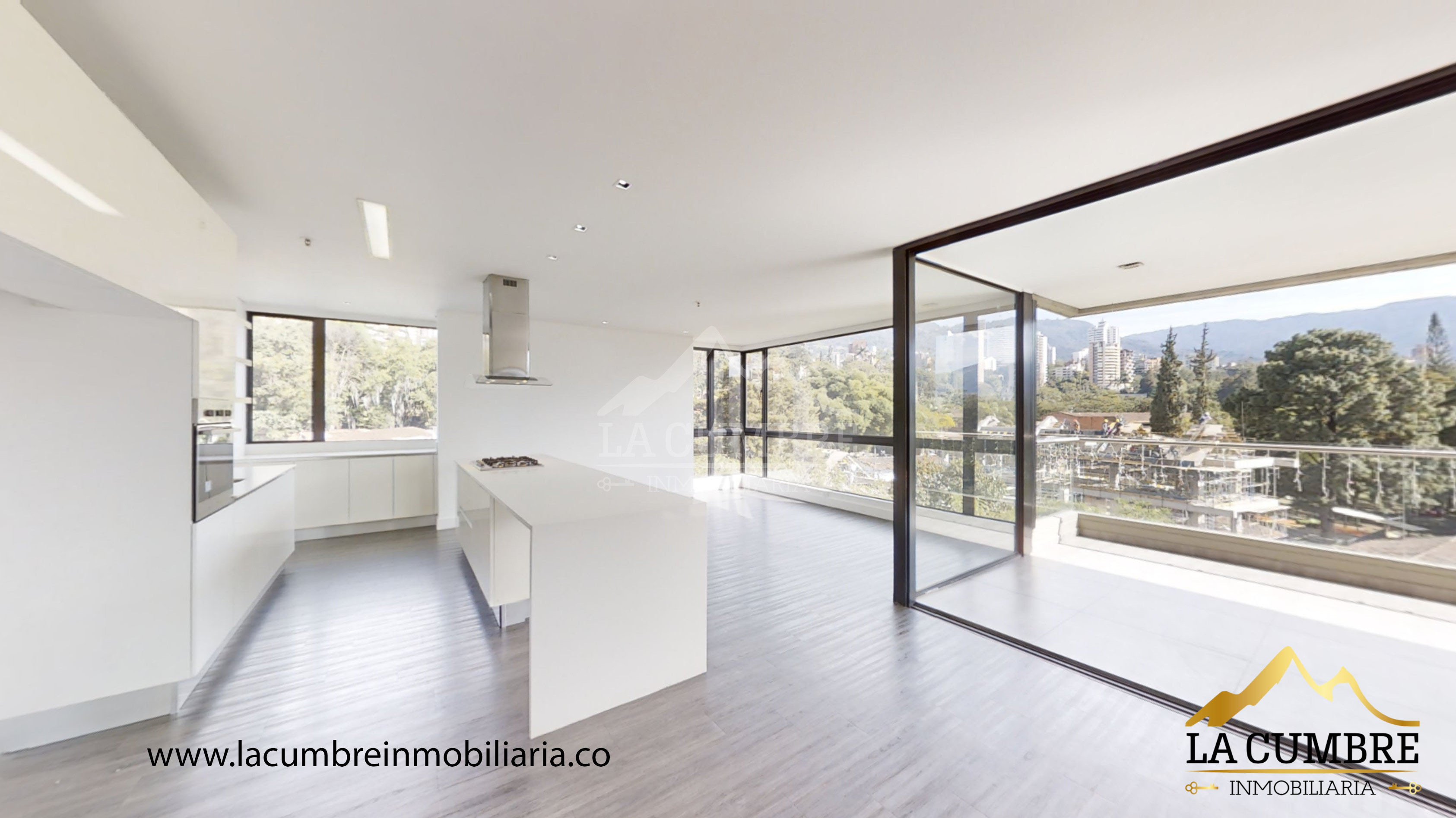 Apartamento de 3 alcobas en arriendo en El Castillo, Medellín, 220 m² · foto 4 de 16