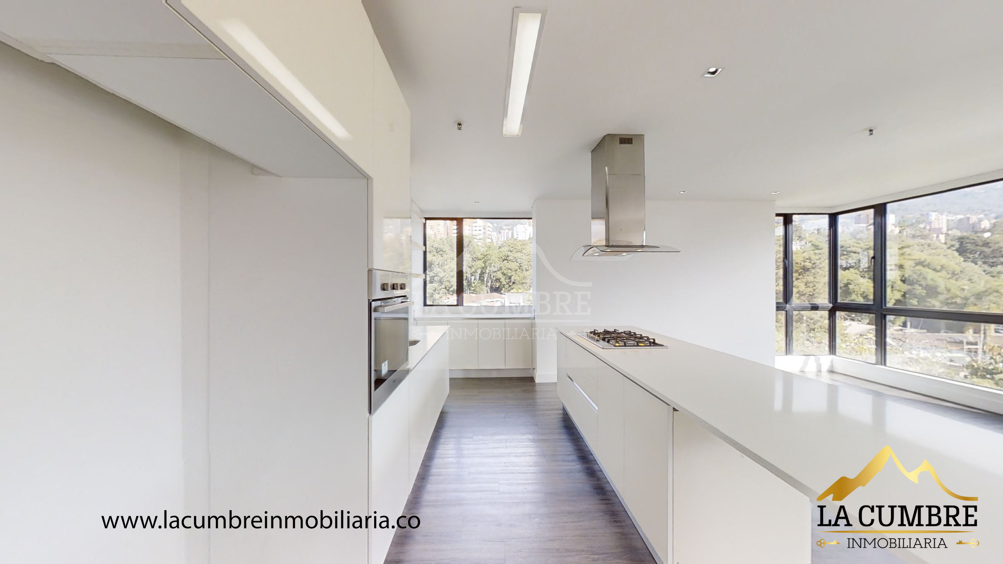 Apartamento de 3 alcobas en arriendo en El Castillo, Medellín, 220 m² · foto 5 de 16