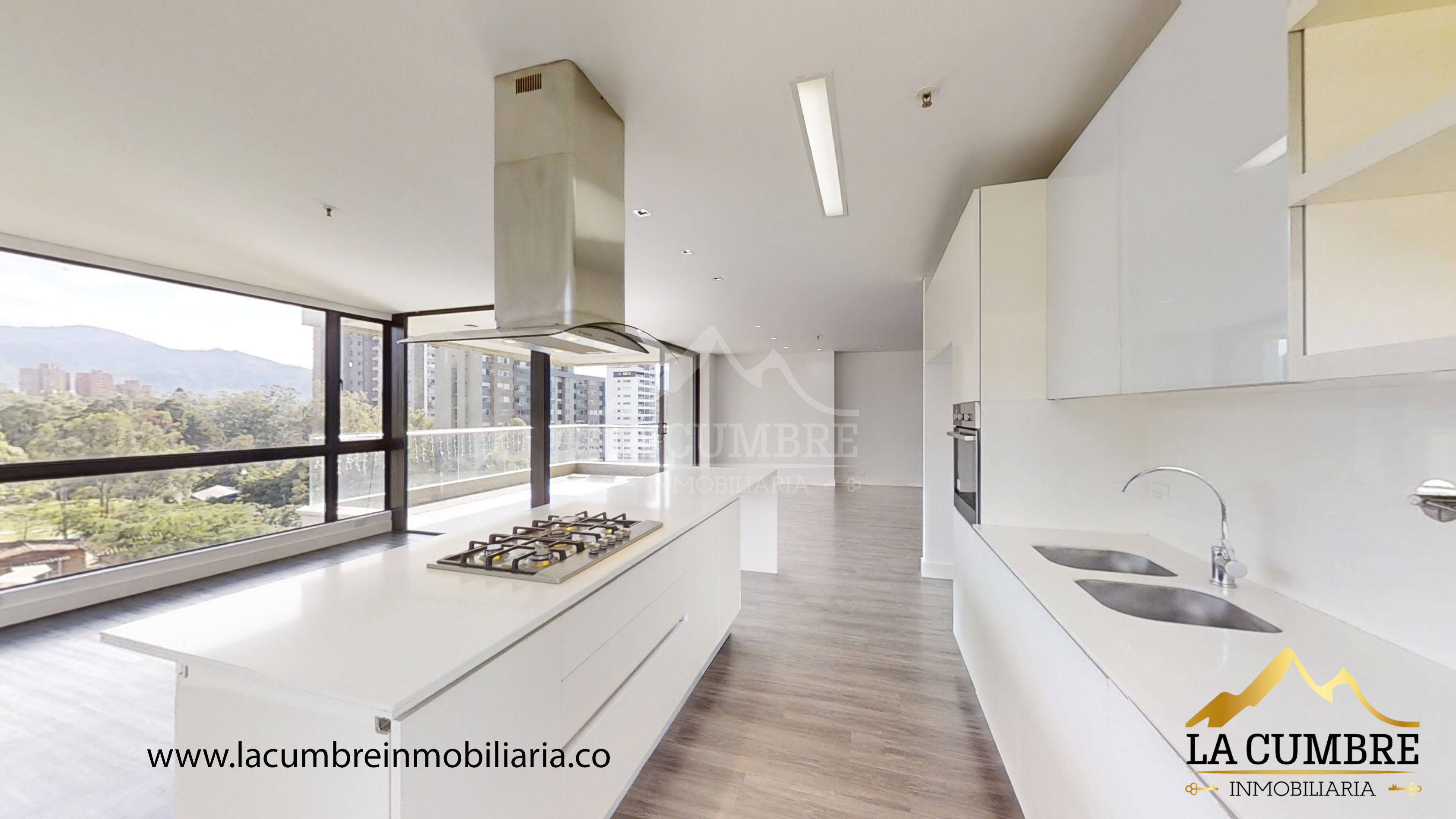 Apartamento de 3 alcobas en arriendo en El Castillo, Medellín, 220 m² · foto 6 de 16