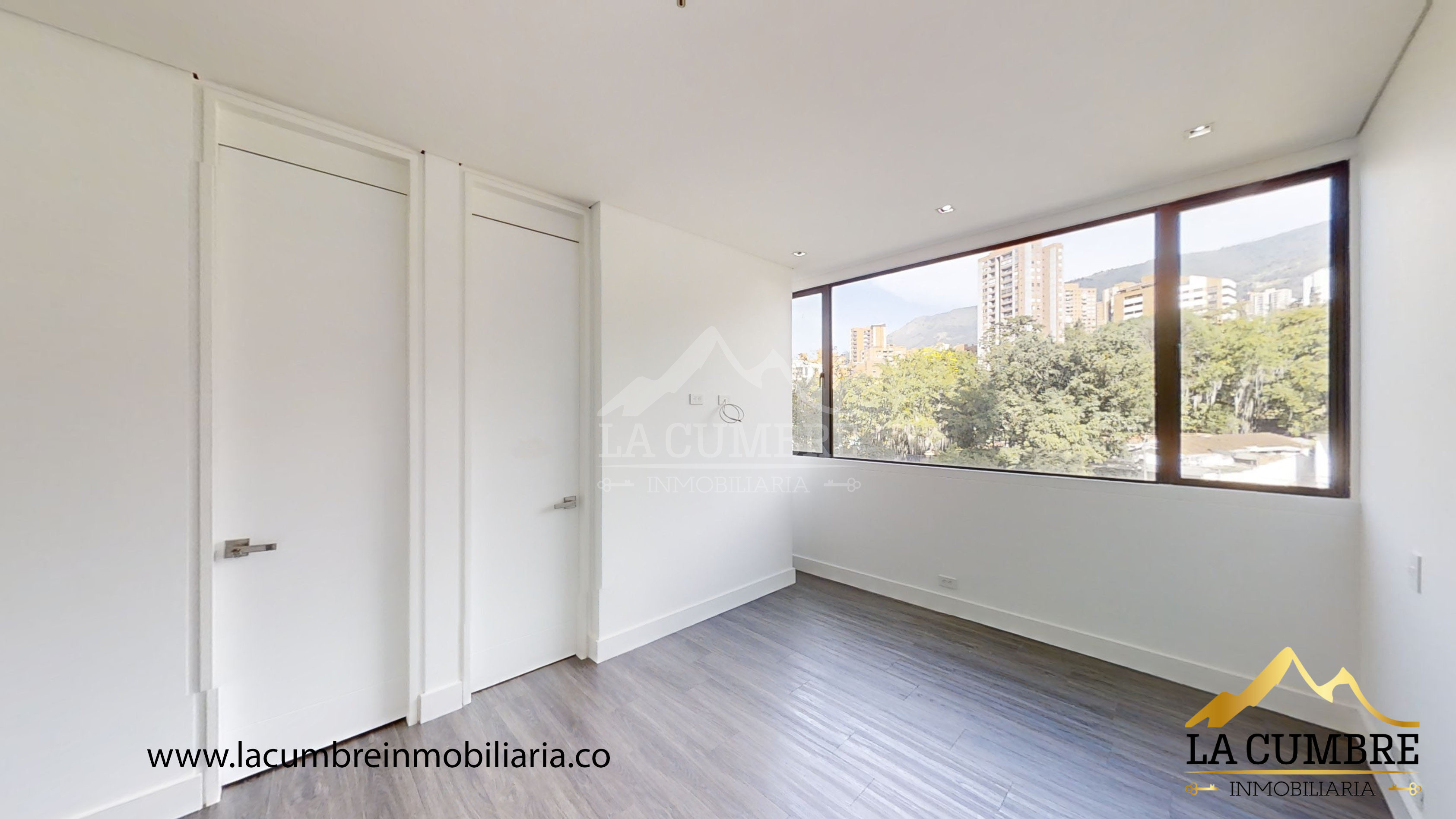 Apartamento de 3 alcobas en arriendo en El Castillo, Medellín, 220 m² · foto 8 de 16