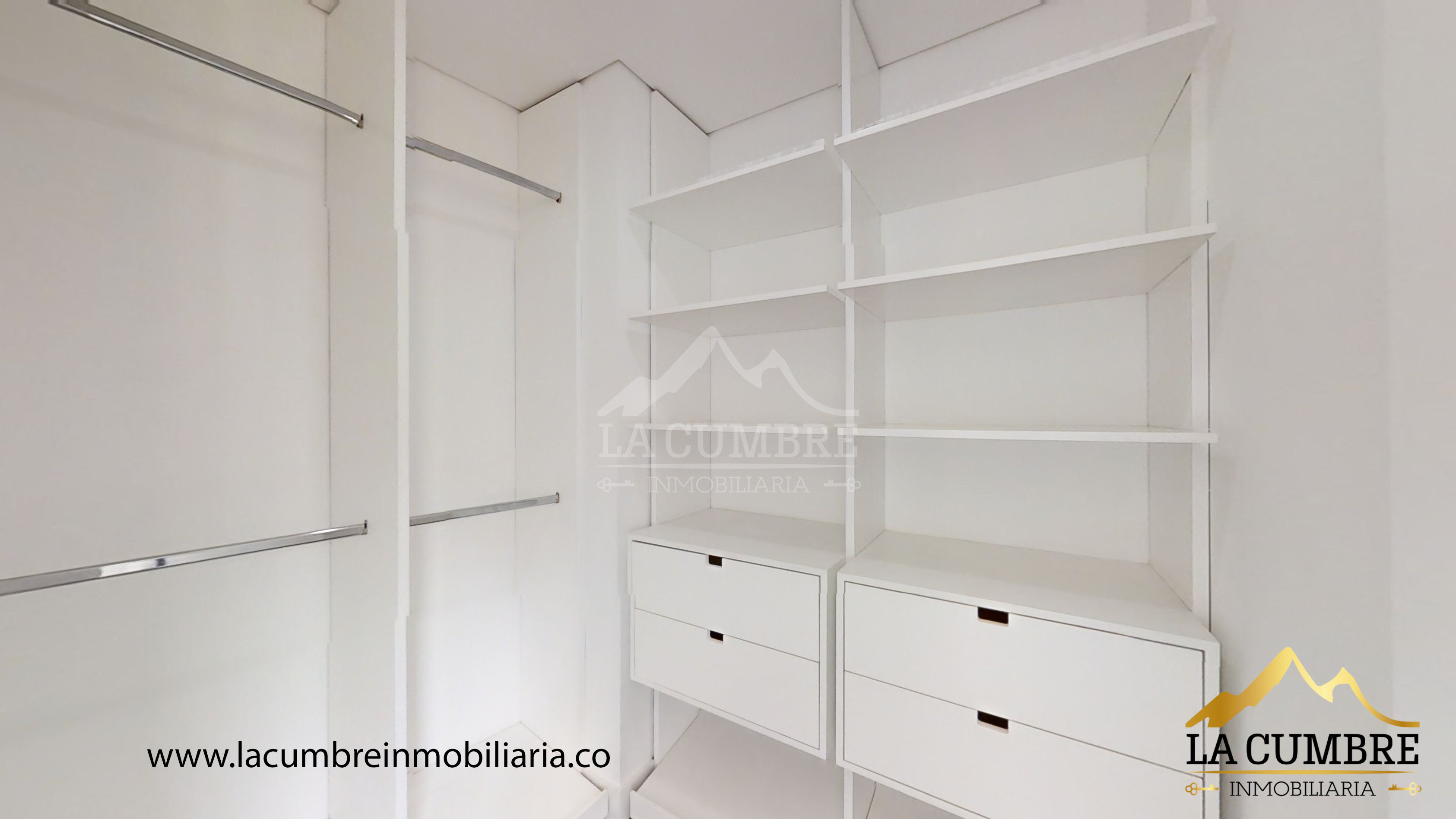 Apartamento de 3 alcobas en arriendo en El Castillo, Medellín, 220 m² · foto 9 de 16
