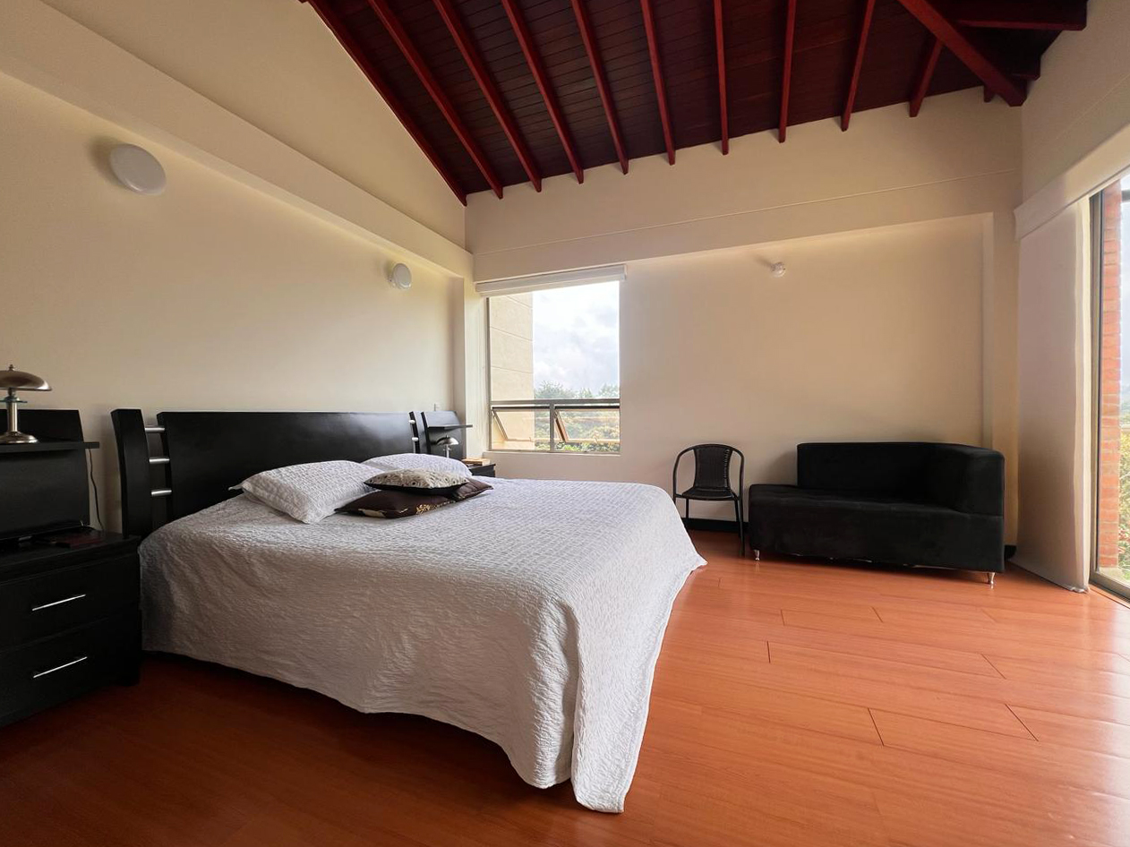 Casa de 3 alcobas en venta en Las Palmas, Envigado, 303 m² · foto 10 de 18