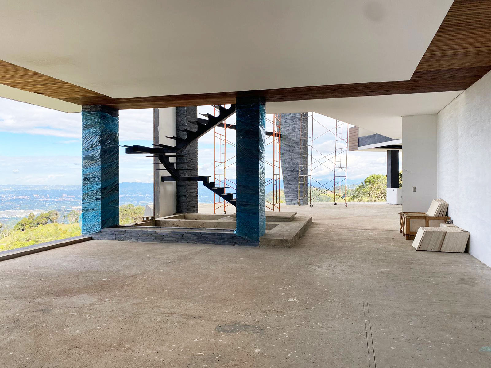 Casa de 3 alcobas en venta en Vía Las Palmas, Envigado, 1300 m² · foto 2 de 15