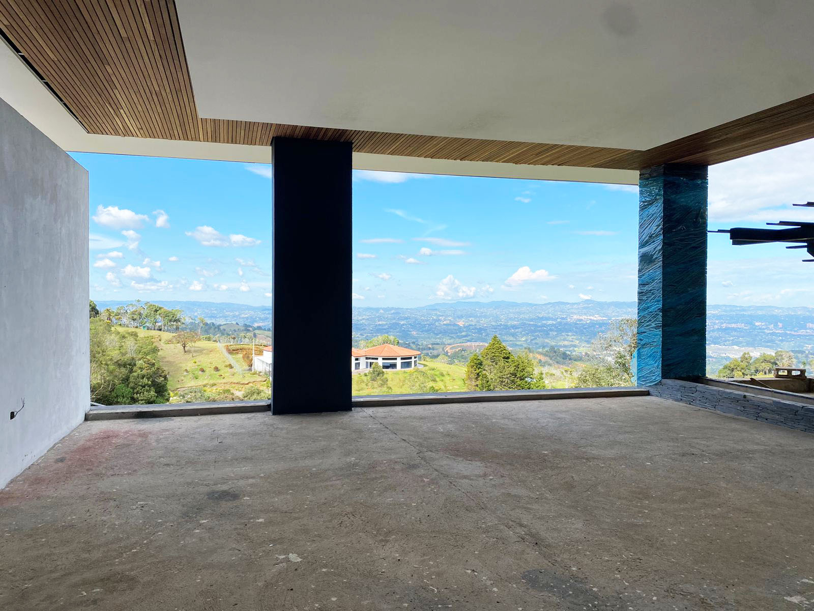 Casa de 3 alcobas en venta en Vía Las Palmas, Envigado, 1300 m² · foto 3 de 15