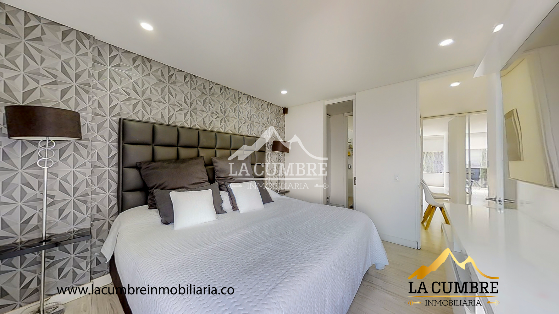 Casa de 3 alcobas en venta en Loma El Atravesado, Envigado, 265 m² · foto 19 de 20