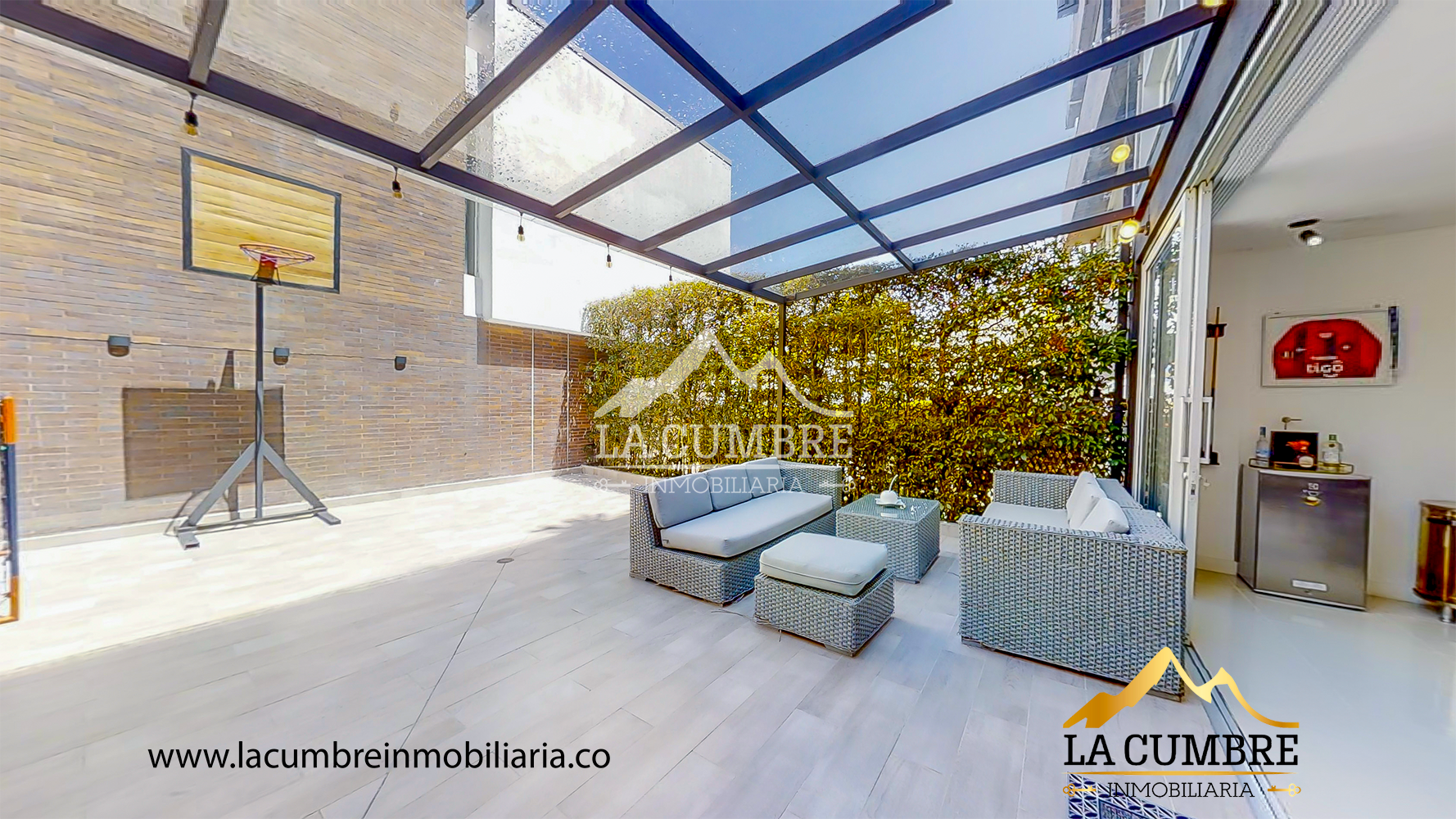 Casa de 3 alcobas en venta en Loma El Atravesado, Envigado, 265 m² · foto 2 de 20