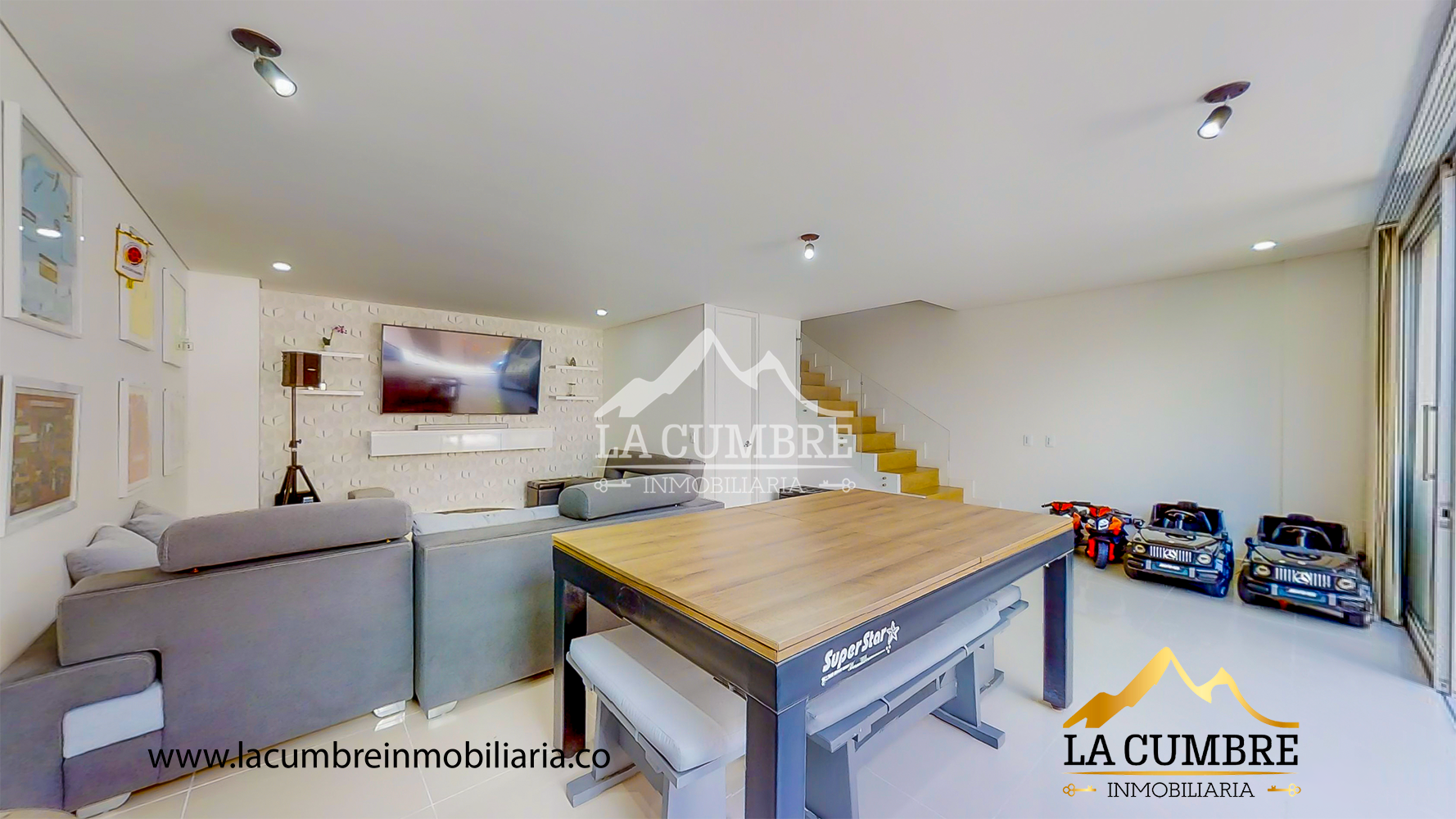 Casa de 3 alcobas en venta en Loma El Atravesado, Envigado, 265 m² · foto 3 de 20