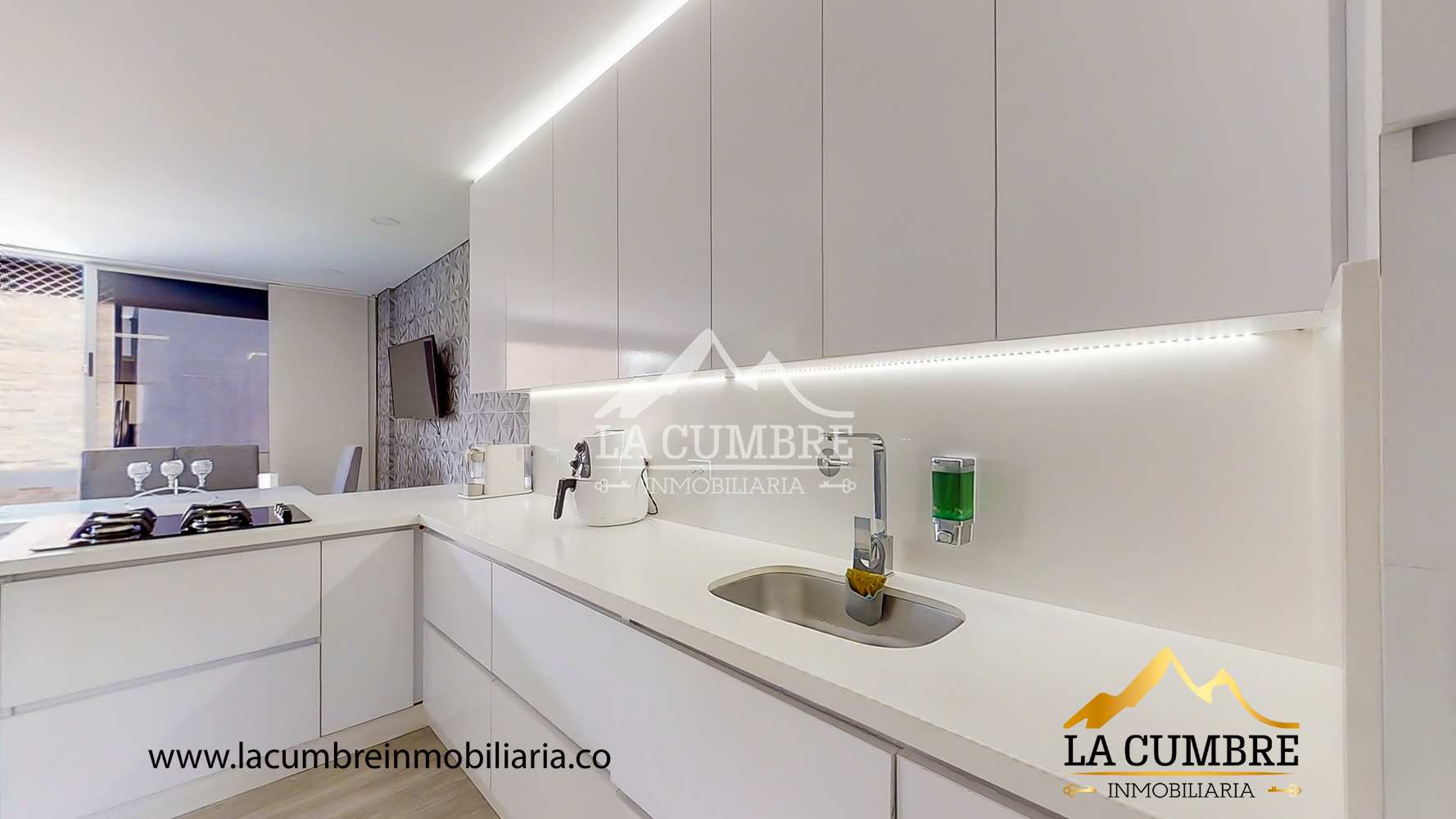 Casa de 3 alcobas en venta en Loma El Atravesado, Envigado, 265 m² · foto 9 de 20