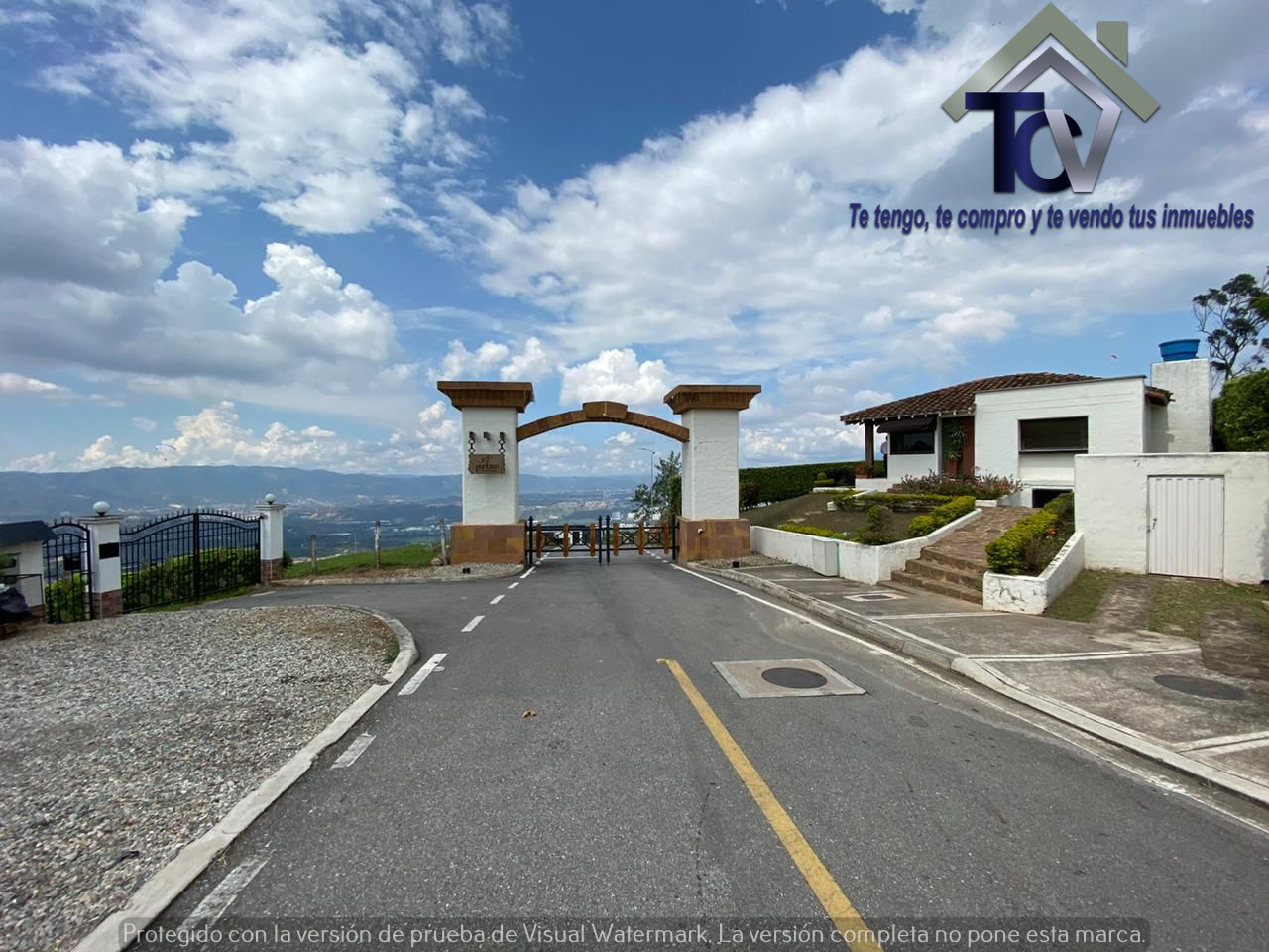 Lote en venta en Ruitoque, Floridablanca, 2417 m² · foto 2 de 18