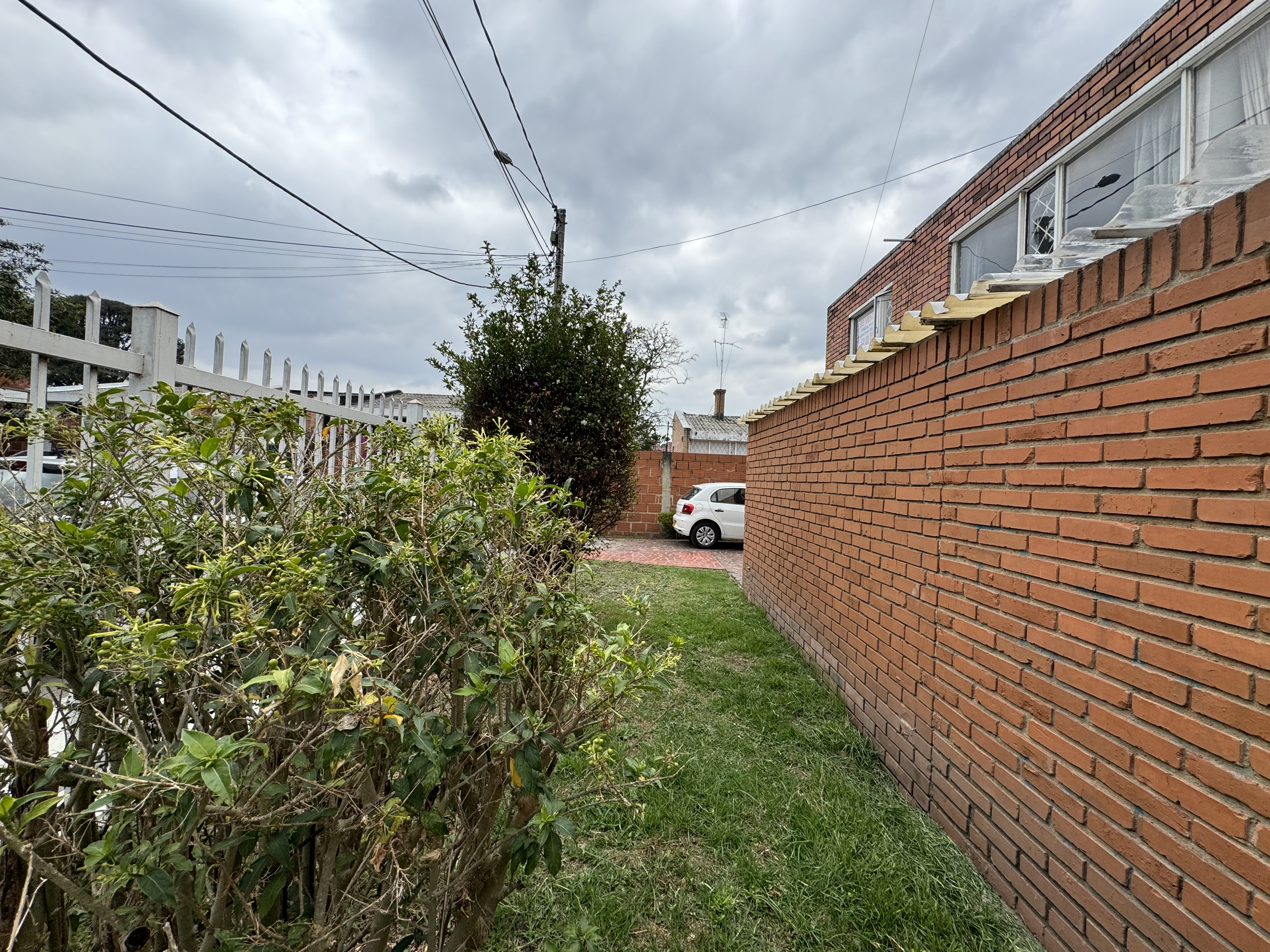 Casa en venta en Niza, Bogotá · foto 2 de 24
