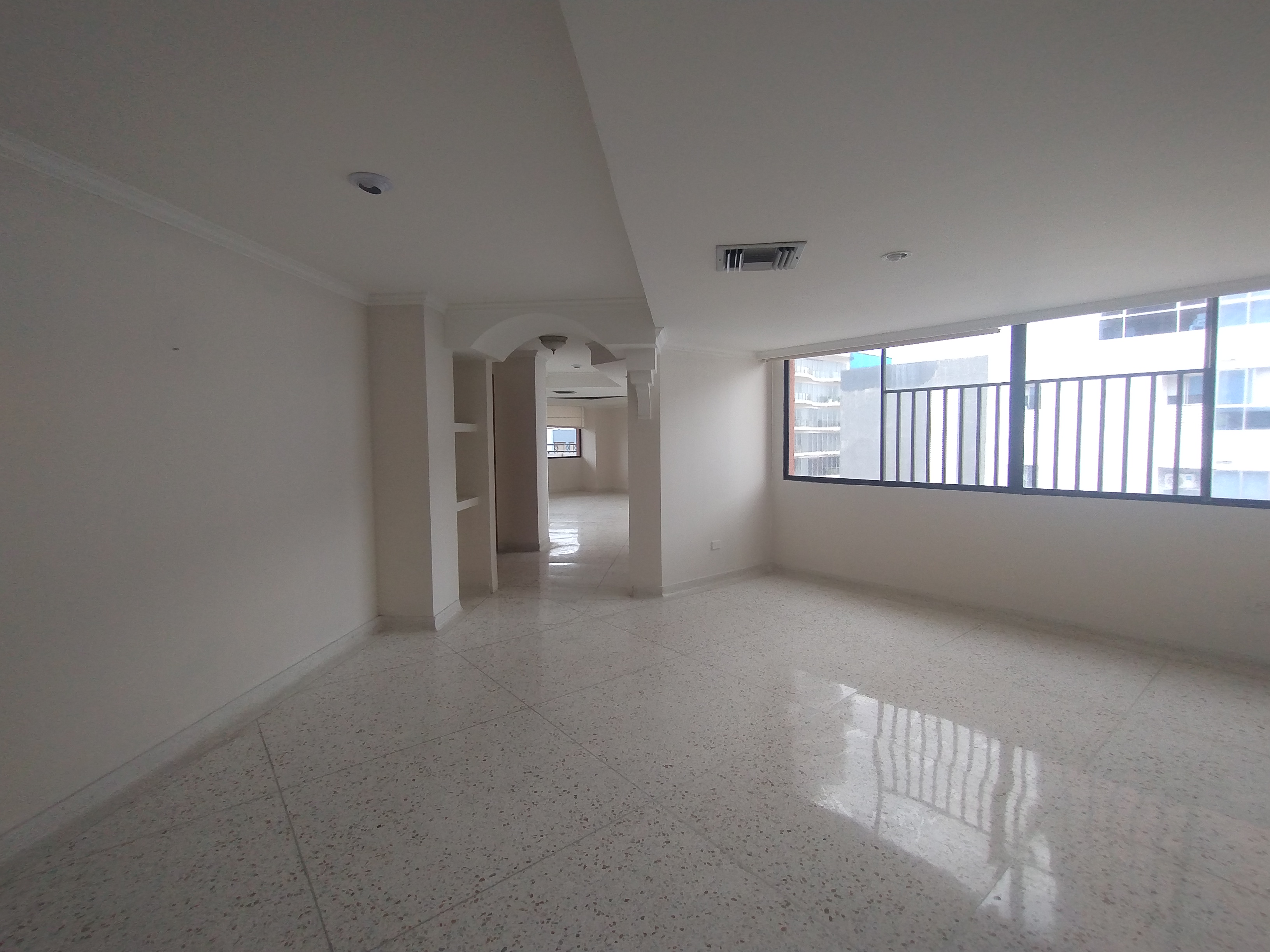 Apartamento de 3 alcobas en venta en Altos Del Prado, Barranquilla, 265 m² · foto 5 de 16