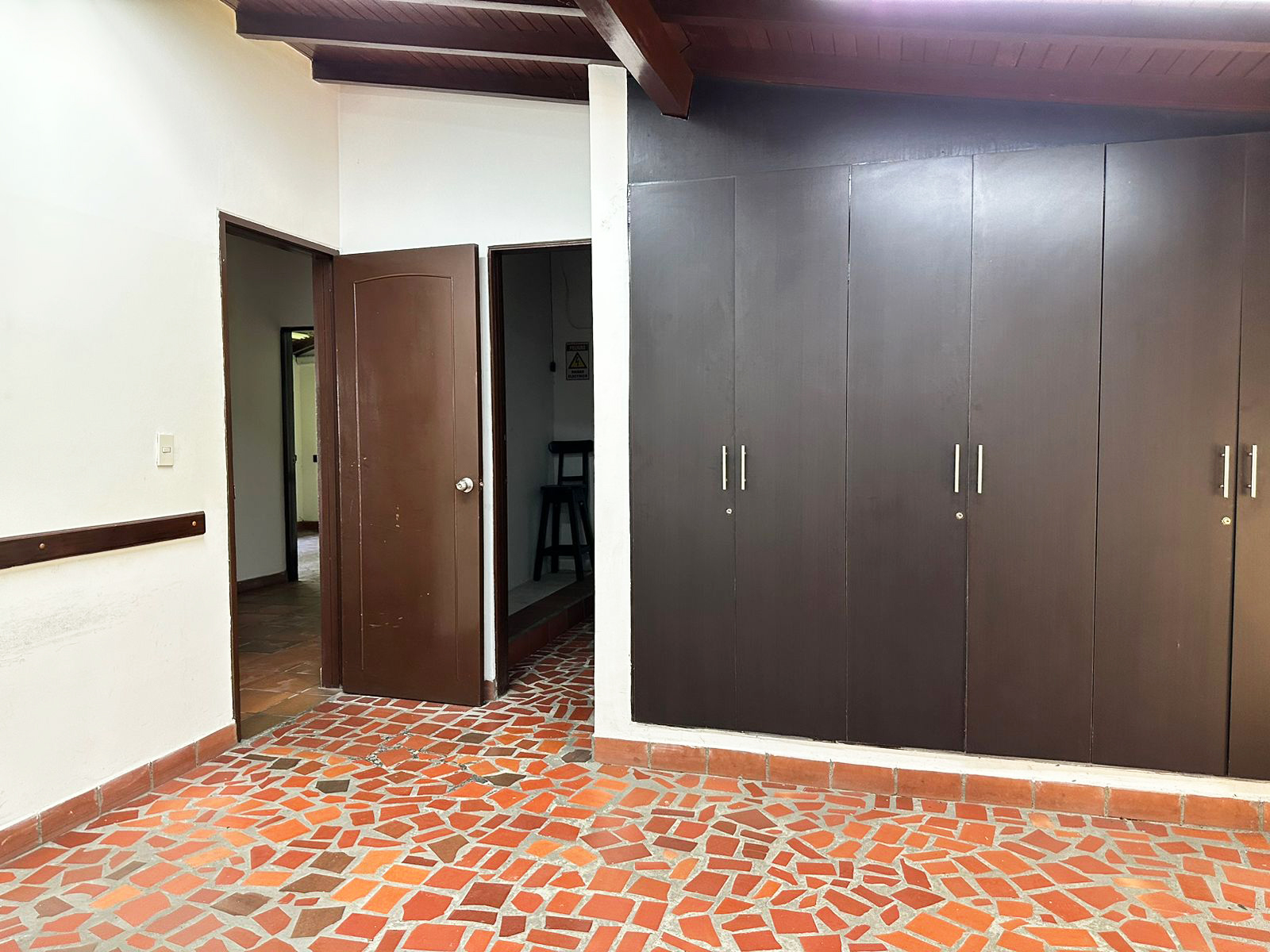 Oficina en arriendo en La Aguacatala, Medellín, 360 m² · foto 3 de 17