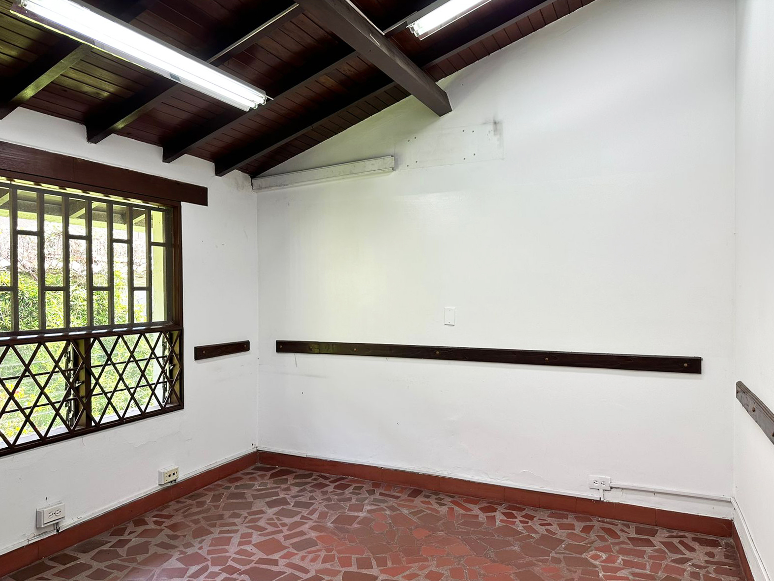 Oficina en arriendo en La Aguacatala, Medellín, 360 m² · foto 5 de 17