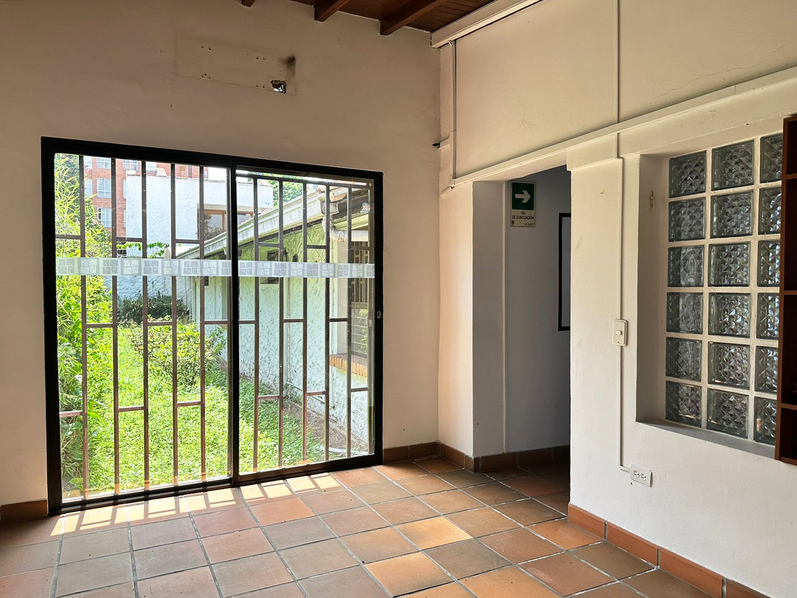 Oficina en arriendo en La Aguacatala, Medellín, 360 m² · foto 6 de 17