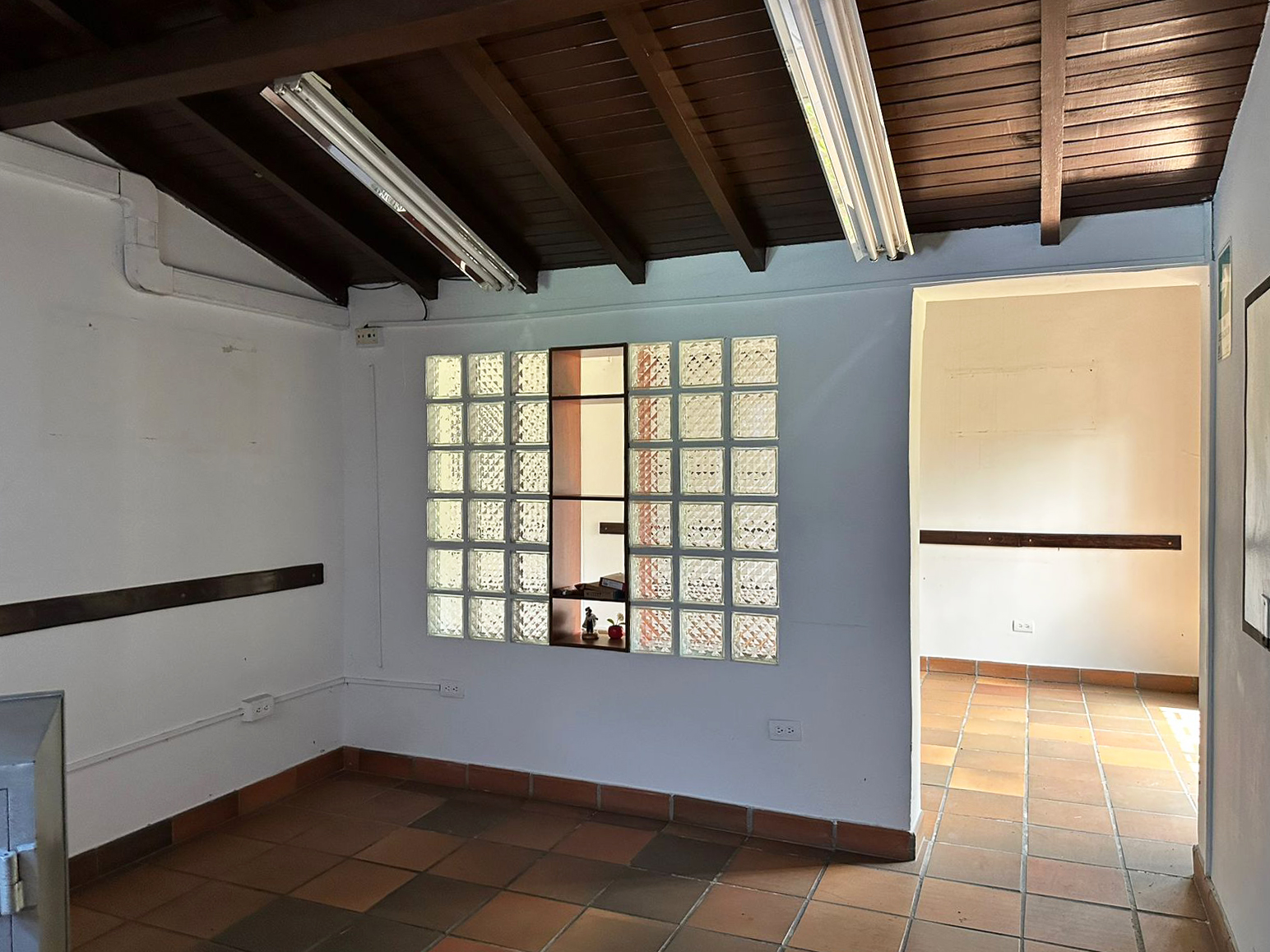 Oficina en arriendo en La Aguacatala, Medellín, 360 m² · foto 8 de 17
