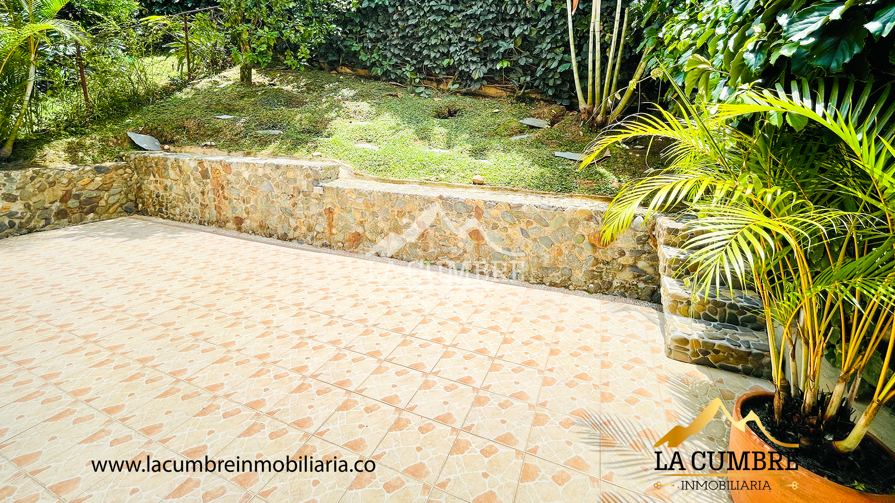 Casa de 6 alcobas en arriendo en El Tesoro, Medellín, 380 m² · foto 14 de 14
