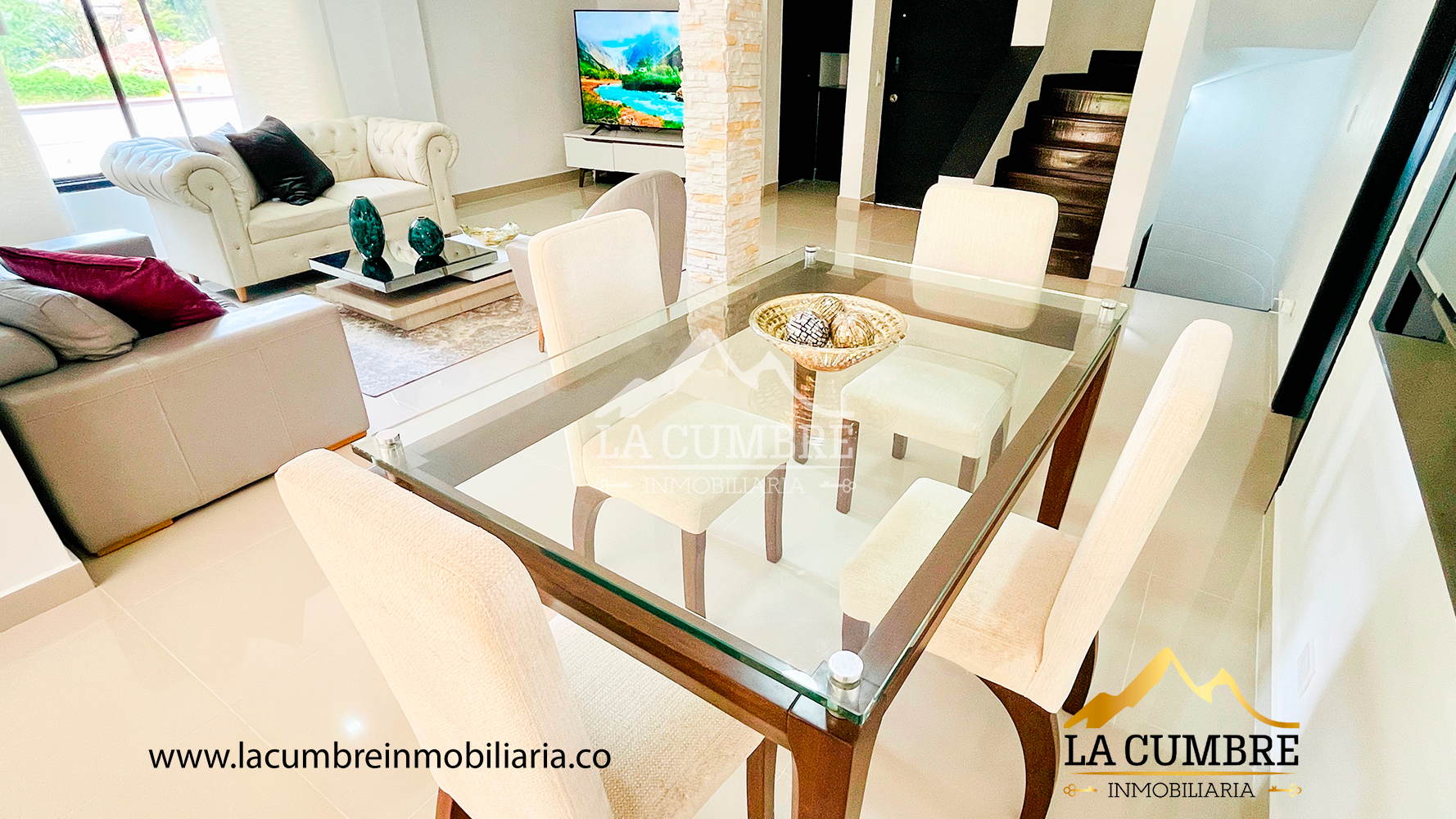 Casa de 6 alcobas en arriendo en El Tesoro, Medellín, 380 m² · foto 2 de 14