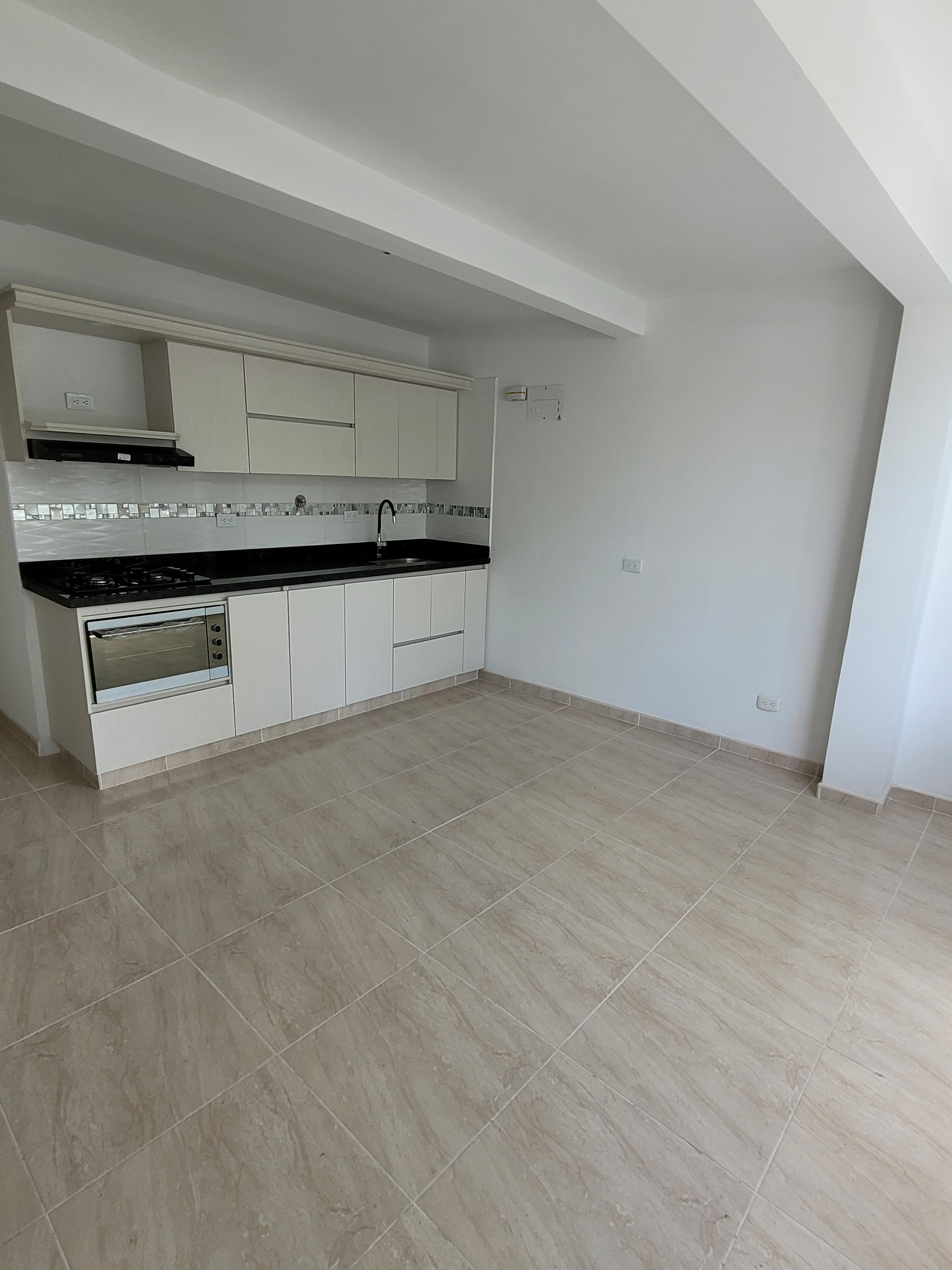 Edificio en venta en La Castellana, Medellín, 240 m² · foto 15 de 24