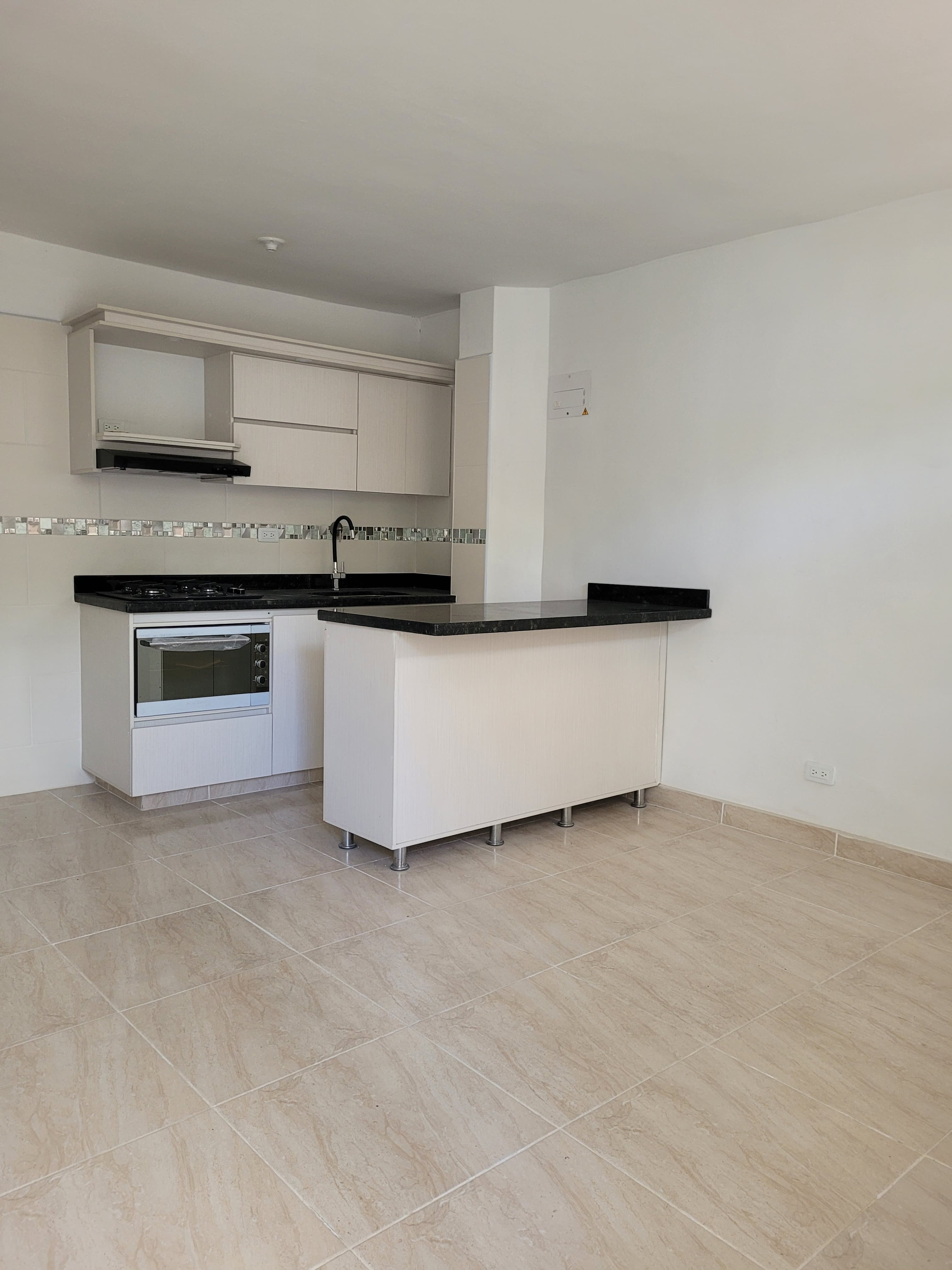 Edificio en venta en La Castellana, Medellín, 240 m² · foto 2 de 24