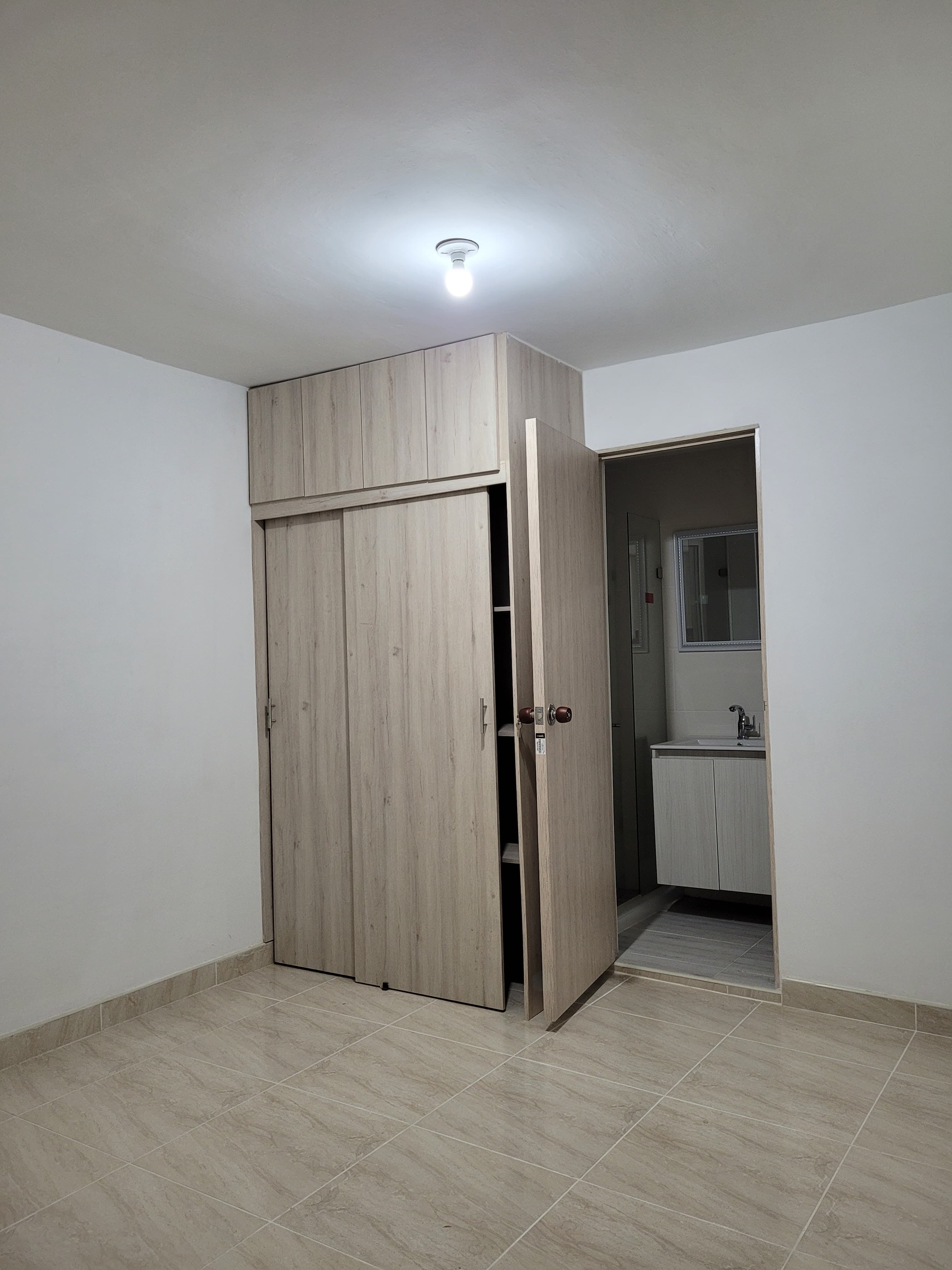 Edificio en venta en La Castellana, Medellín, 240 m² · foto 6 de 24