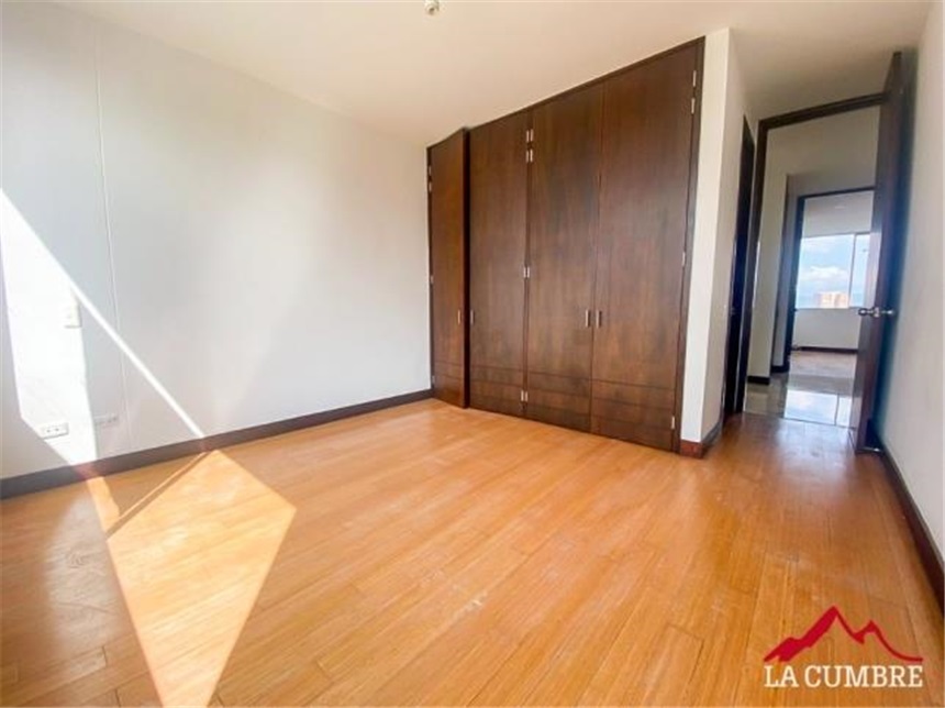 Apartamento en arriendo en El Poblado, Medellín · foto 3 de 15