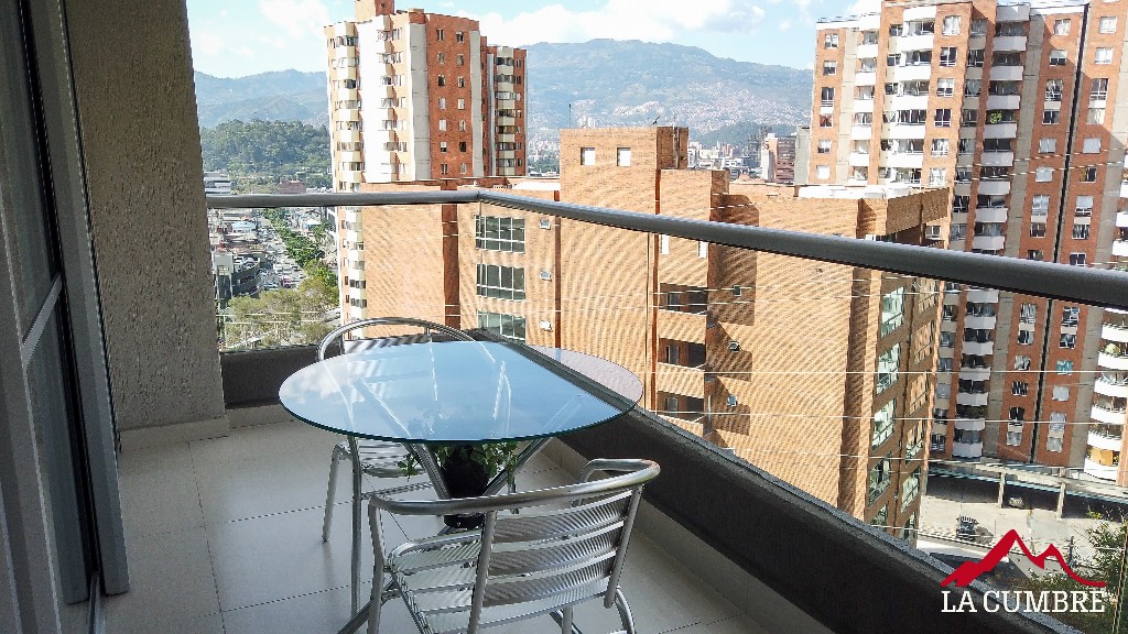 Apartamento de 2 alcobas en arriendo en Castropol, Medellín, 110 m² · foto 2 de 12